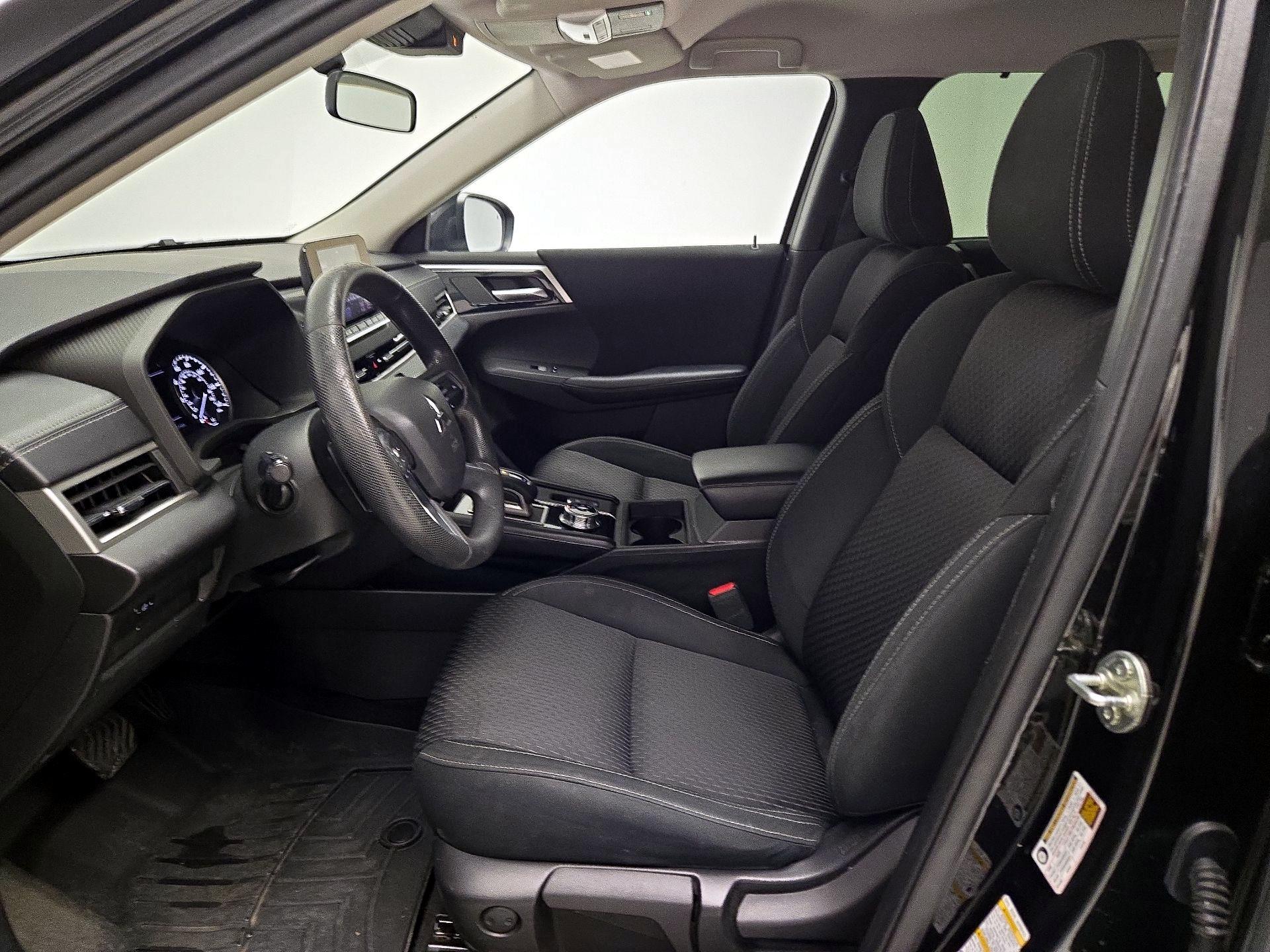 Thumbnail: 2022 Mitsubishi Outlander - 11