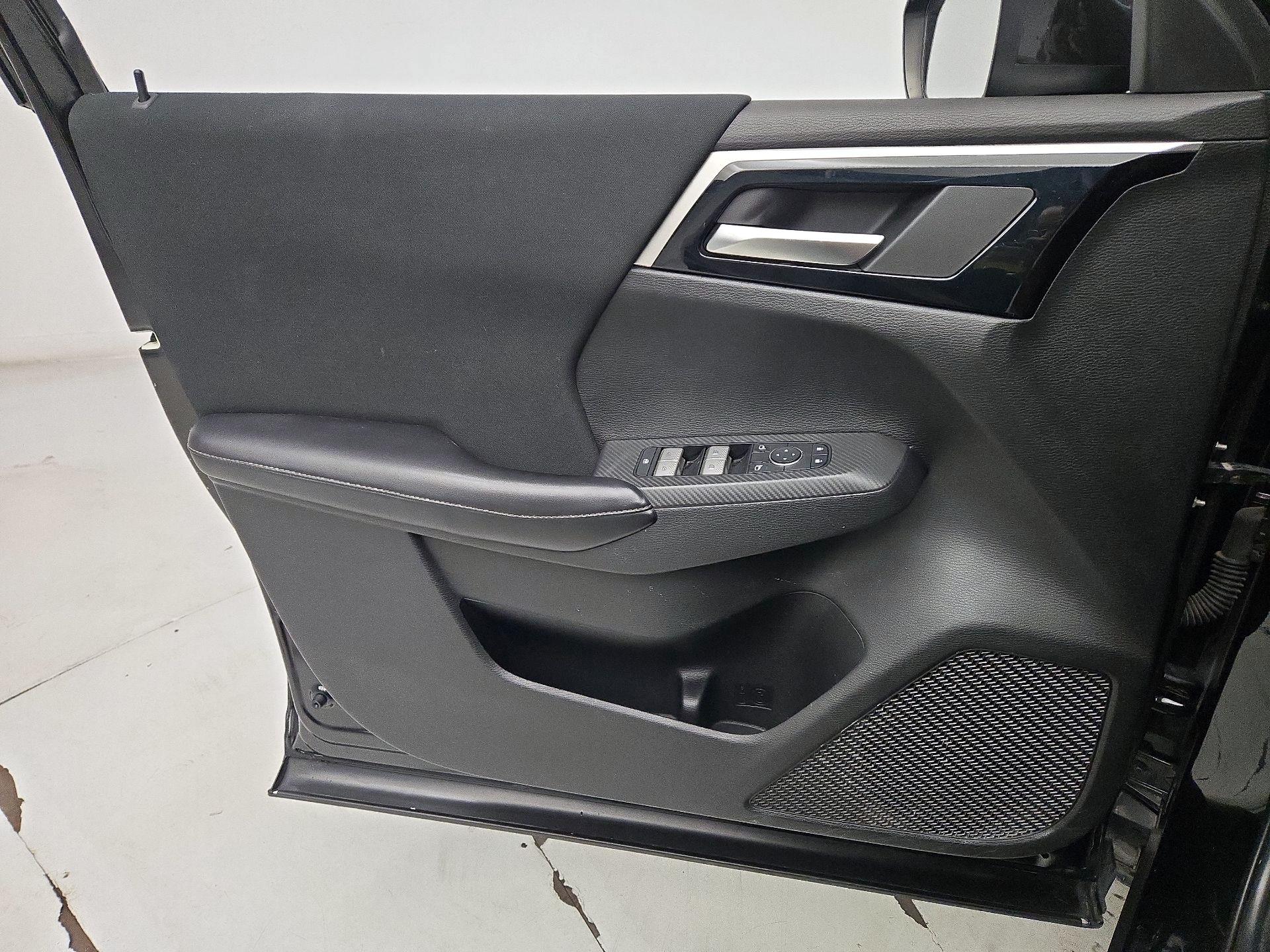 Thumbnail: 2022 Mitsubishi Outlander - 12