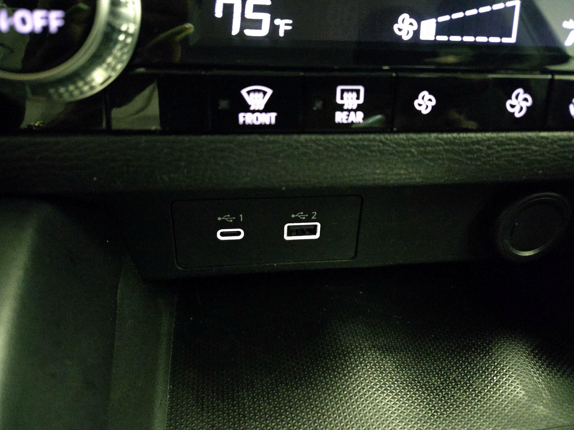 Thumbnail: 2022 Mitsubishi Outlander - 18