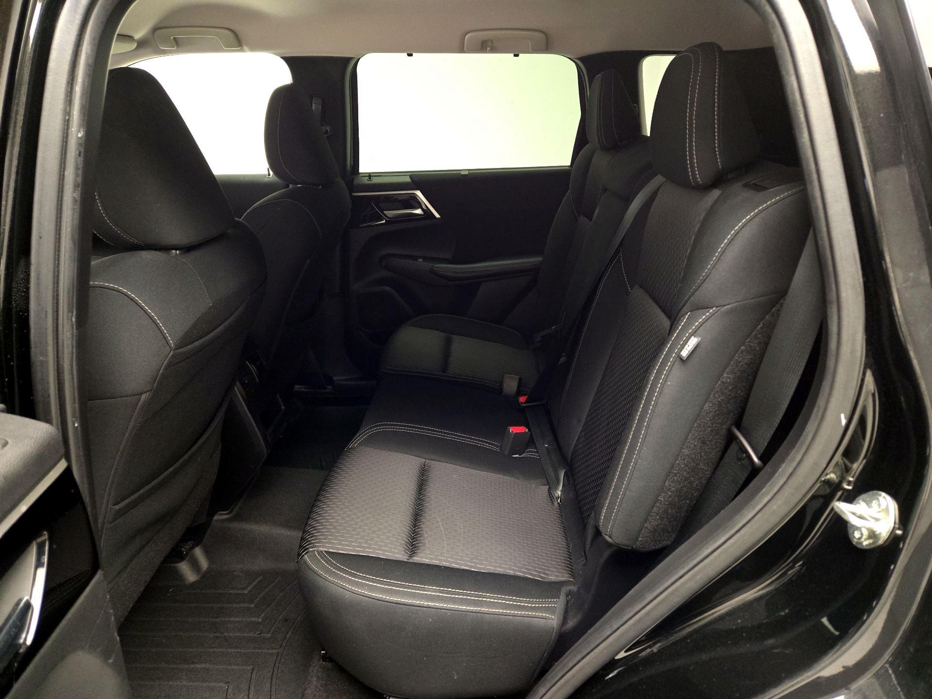 Thumbnail: 2022 Mitsubishi Outlander - 19