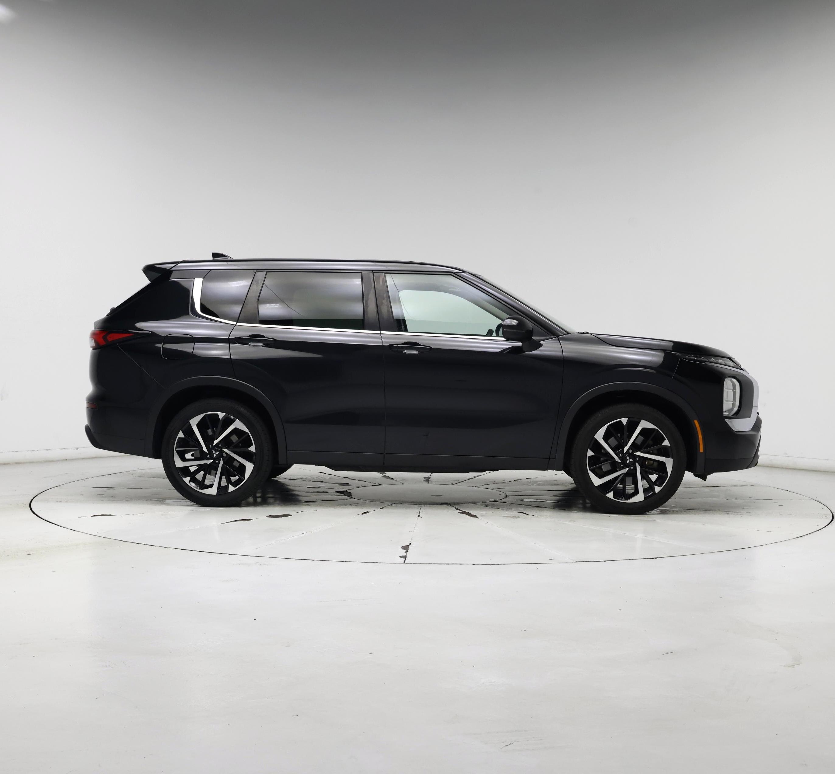 Thumbnail: 2022 Mitsubishi Outlander - 7