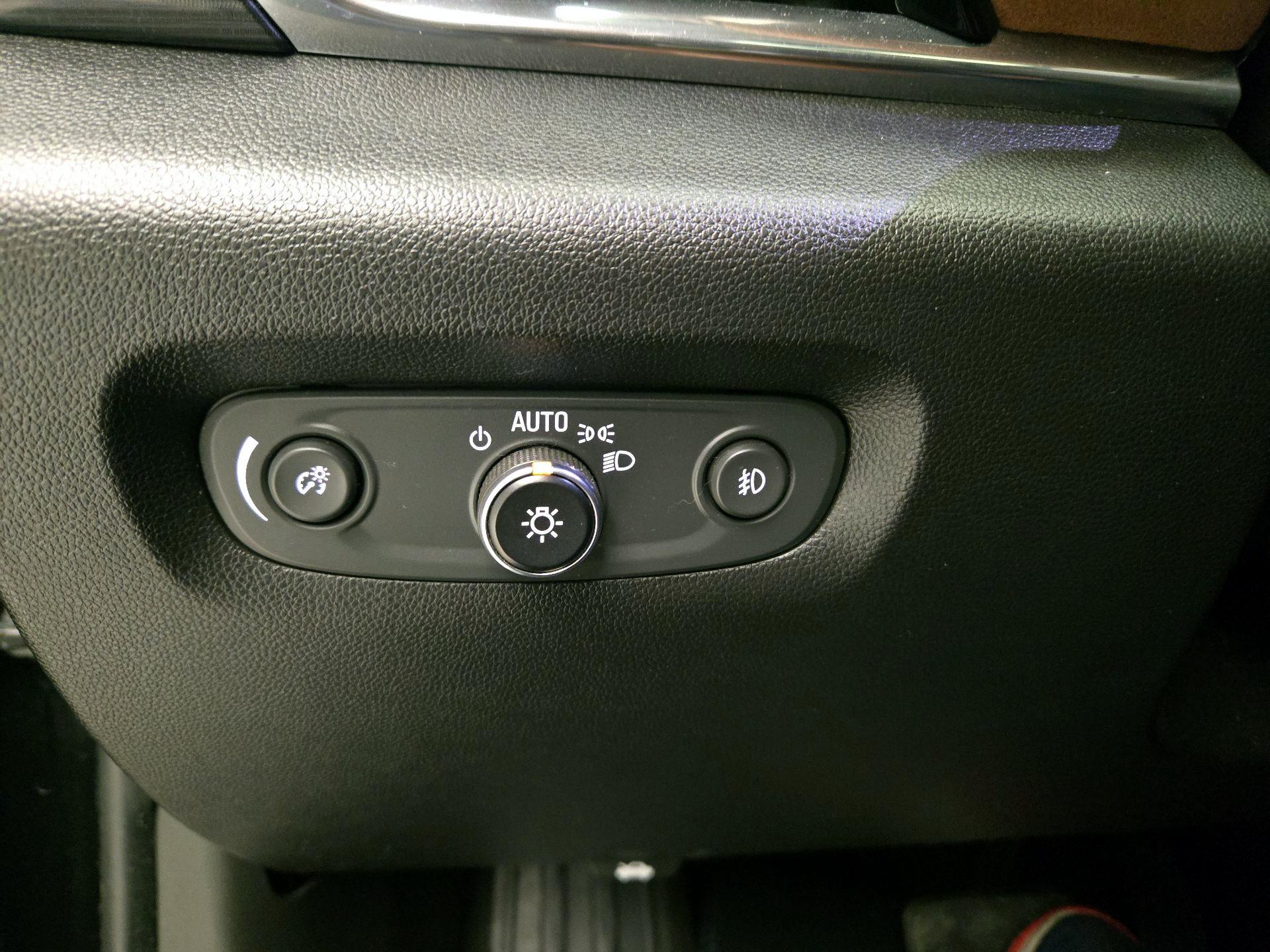 Thumbnail: 2018 Chevrolet Traverse - 13