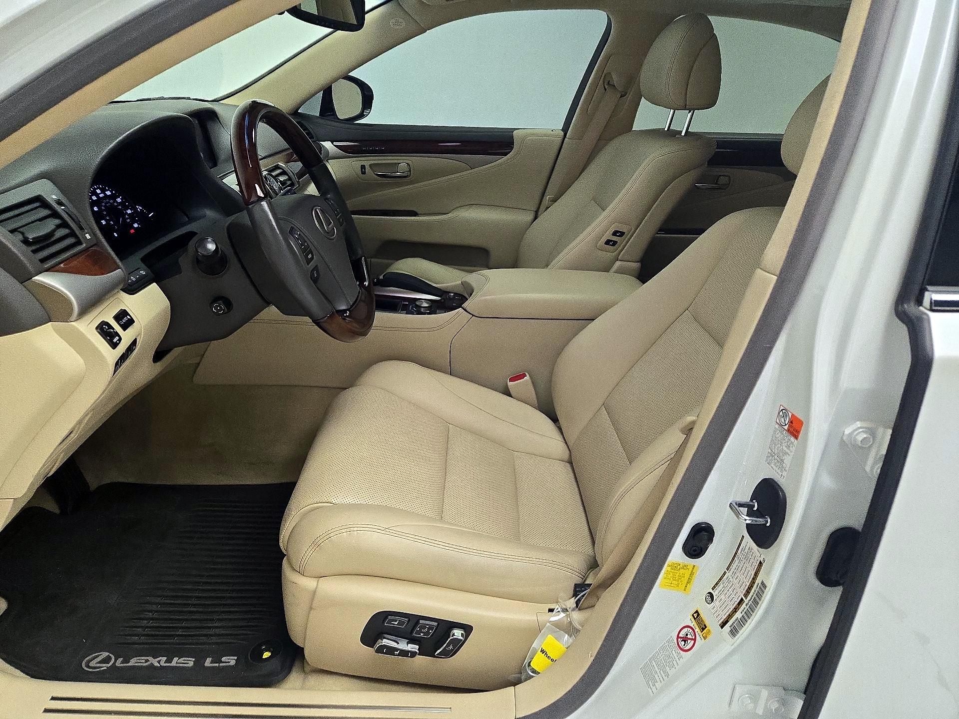 Thumbnail: 2015 Lexus LS - 11