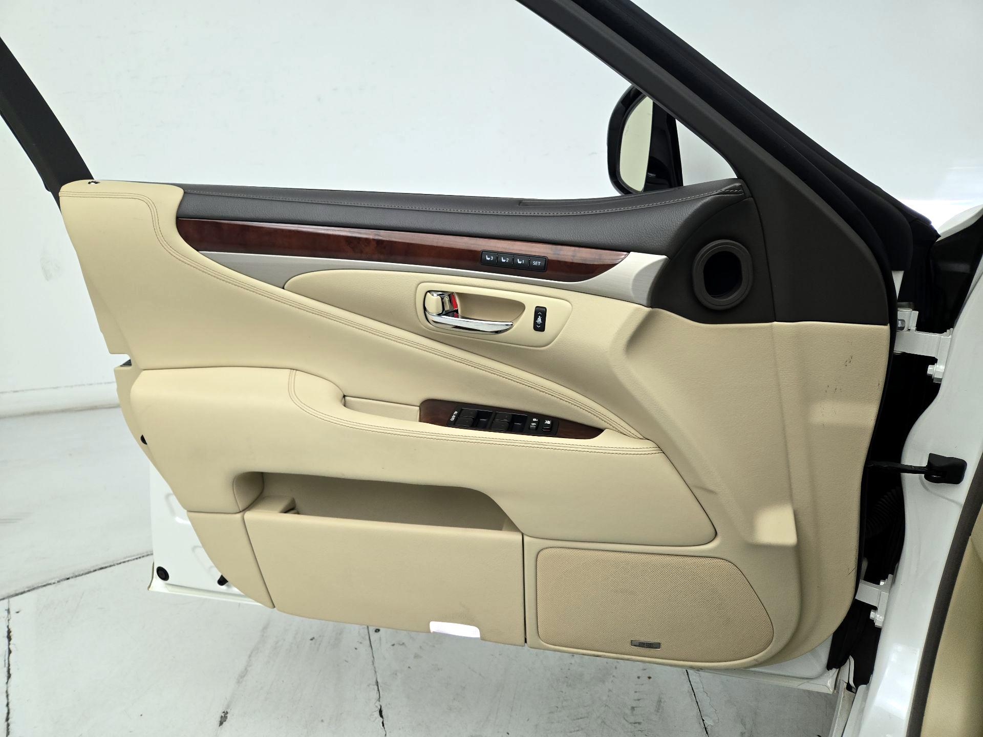 Thumbnail: 2015 Lexus LS - 12