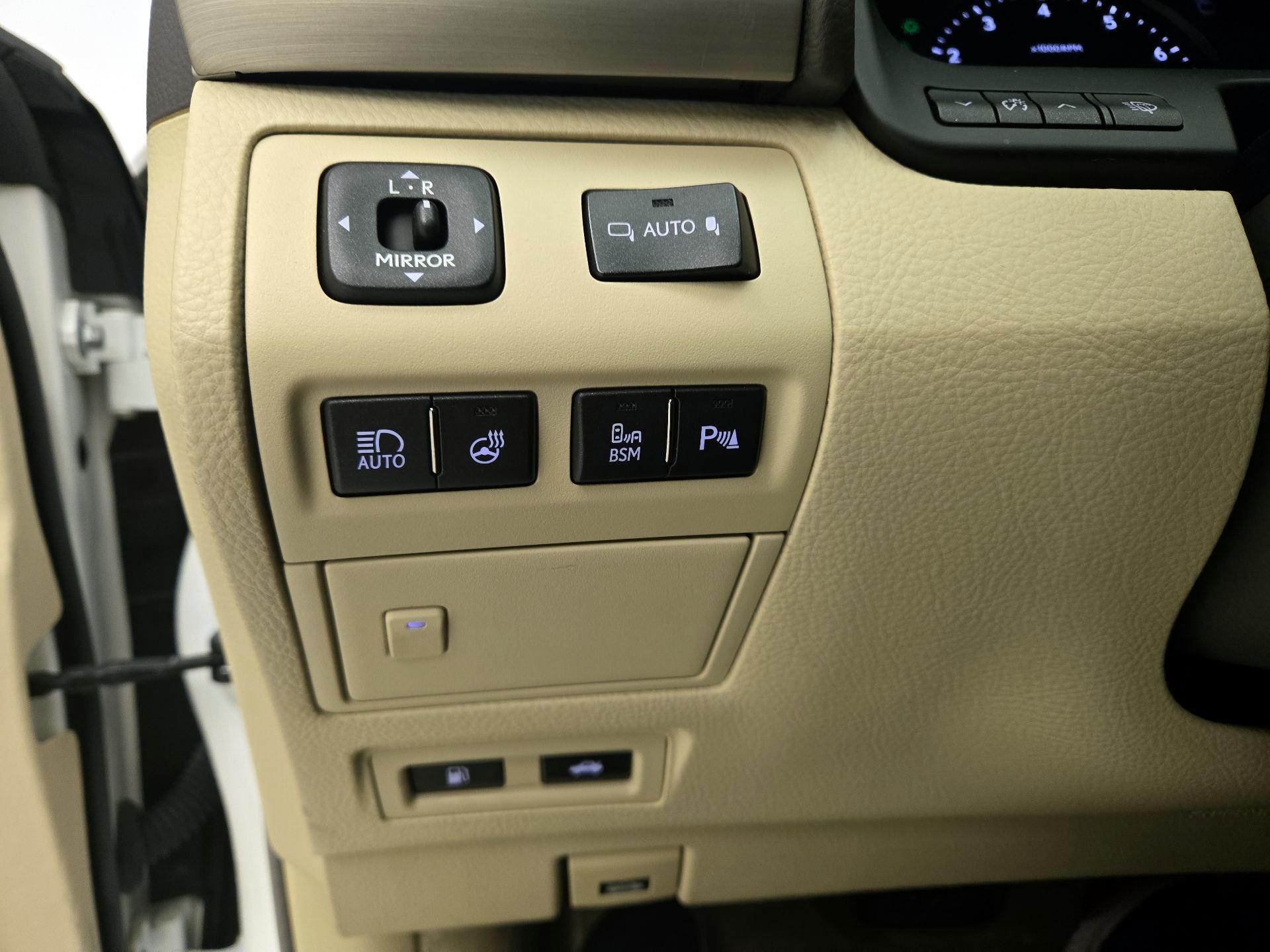 Thumbnail: 2015 Lexus LS - 13