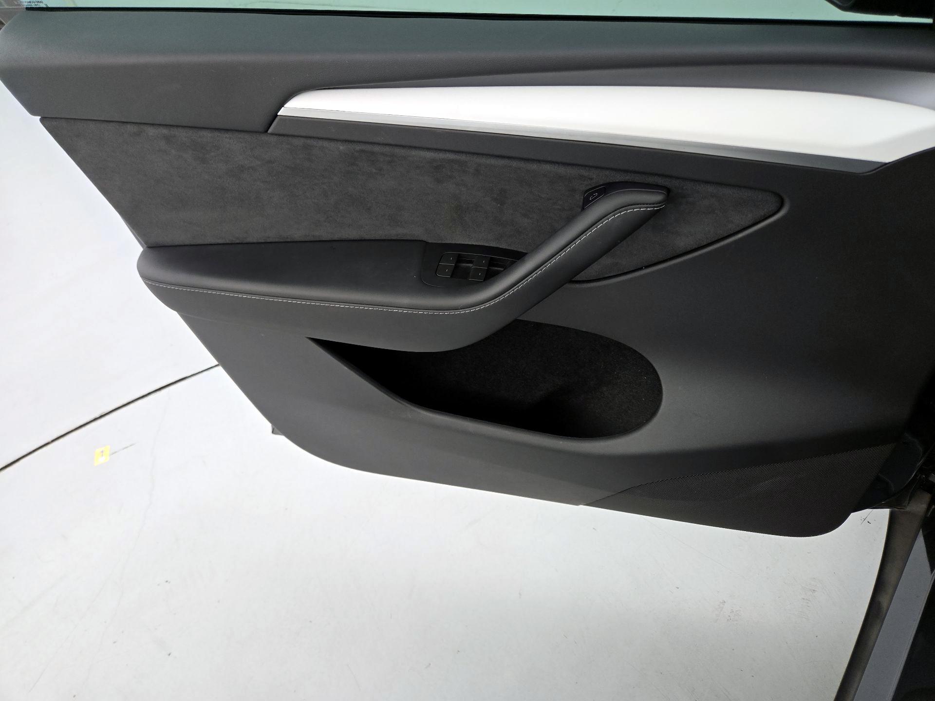 Thumbnail: 2023 Tesla Model Y - 12