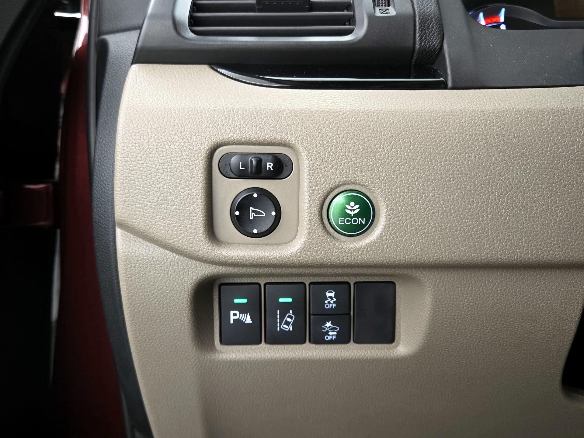 Thumbnail: 2018 Honda Pilot - 13