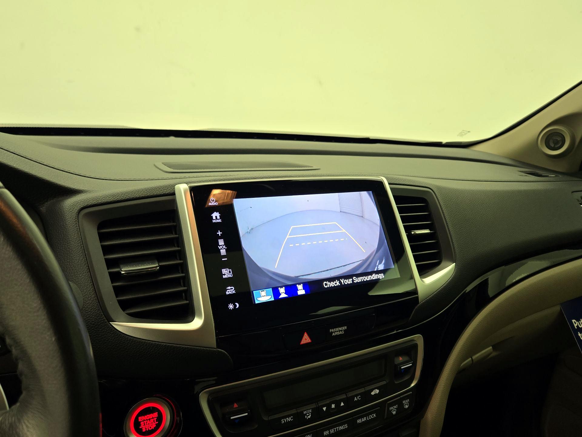 Thumbnail: 2018 Honda Pilot - 15