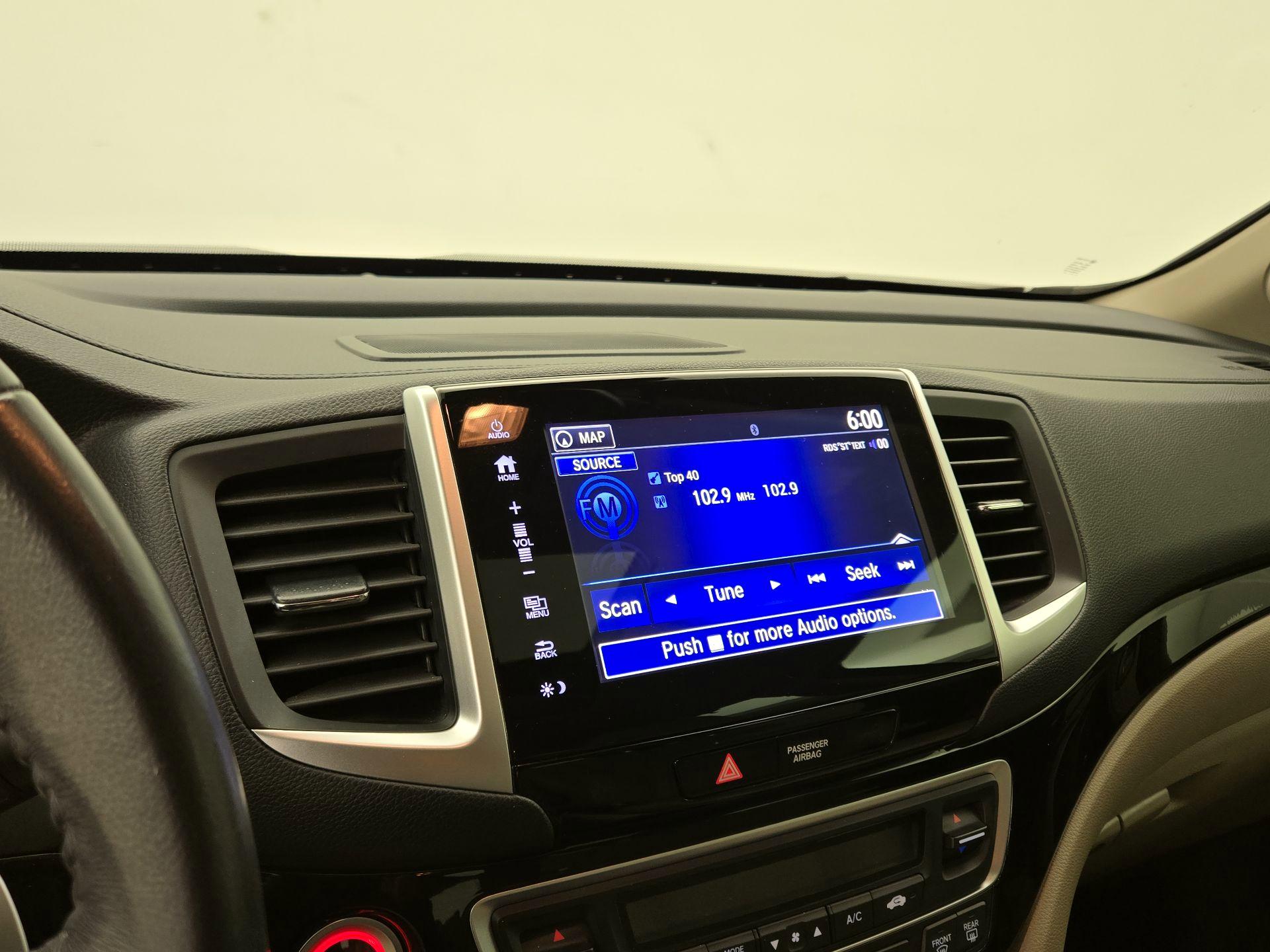 Thumbnail: 2018 Honda Pilot - 16