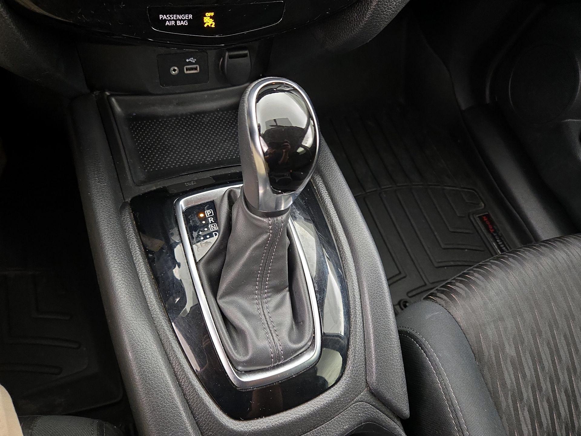 Thumbnail: 2018 Nissan Rogue - 17