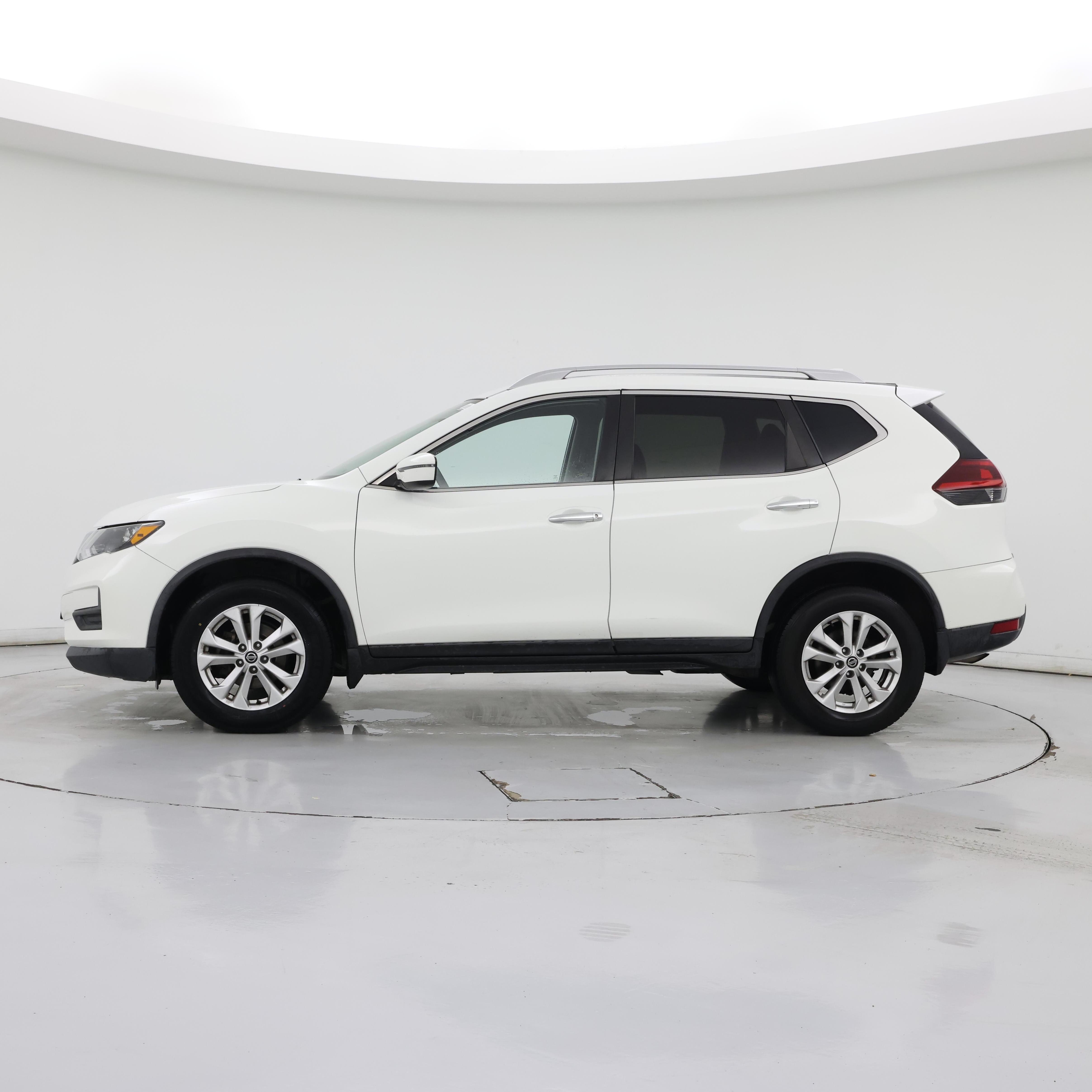 Thumbnail: 2018 Nissan Rogue - 3