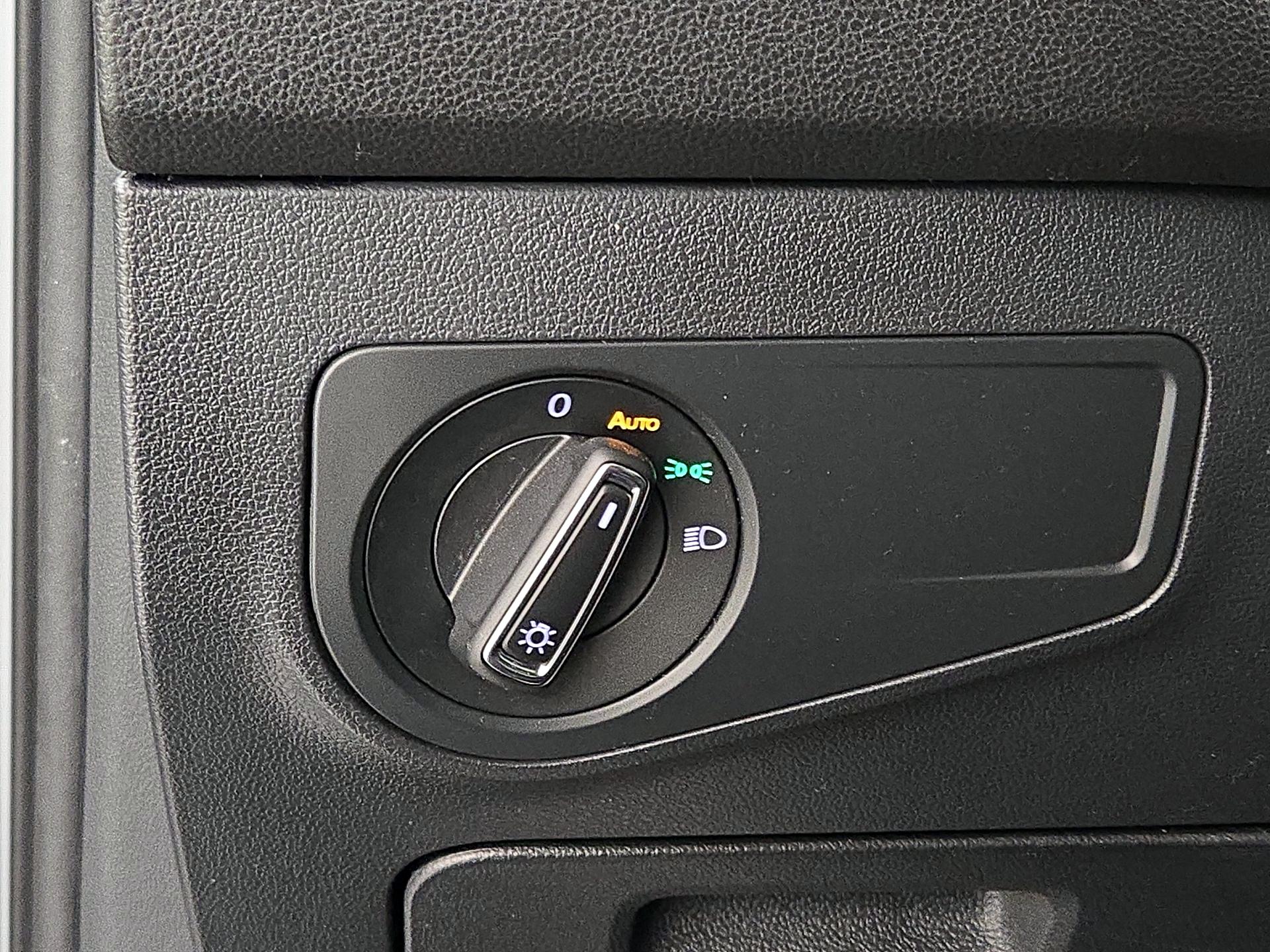 Thumbnail: 2018 Volkswagen Tiguan - 13