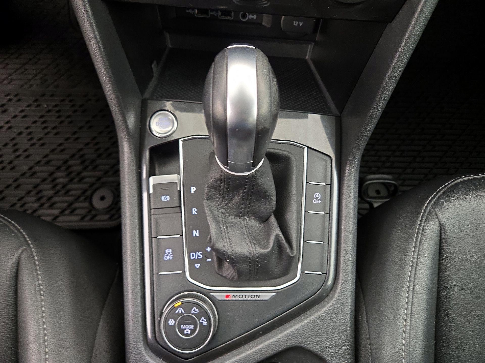 Thumbnail: 2018 Volkswagen Tiguan - 17