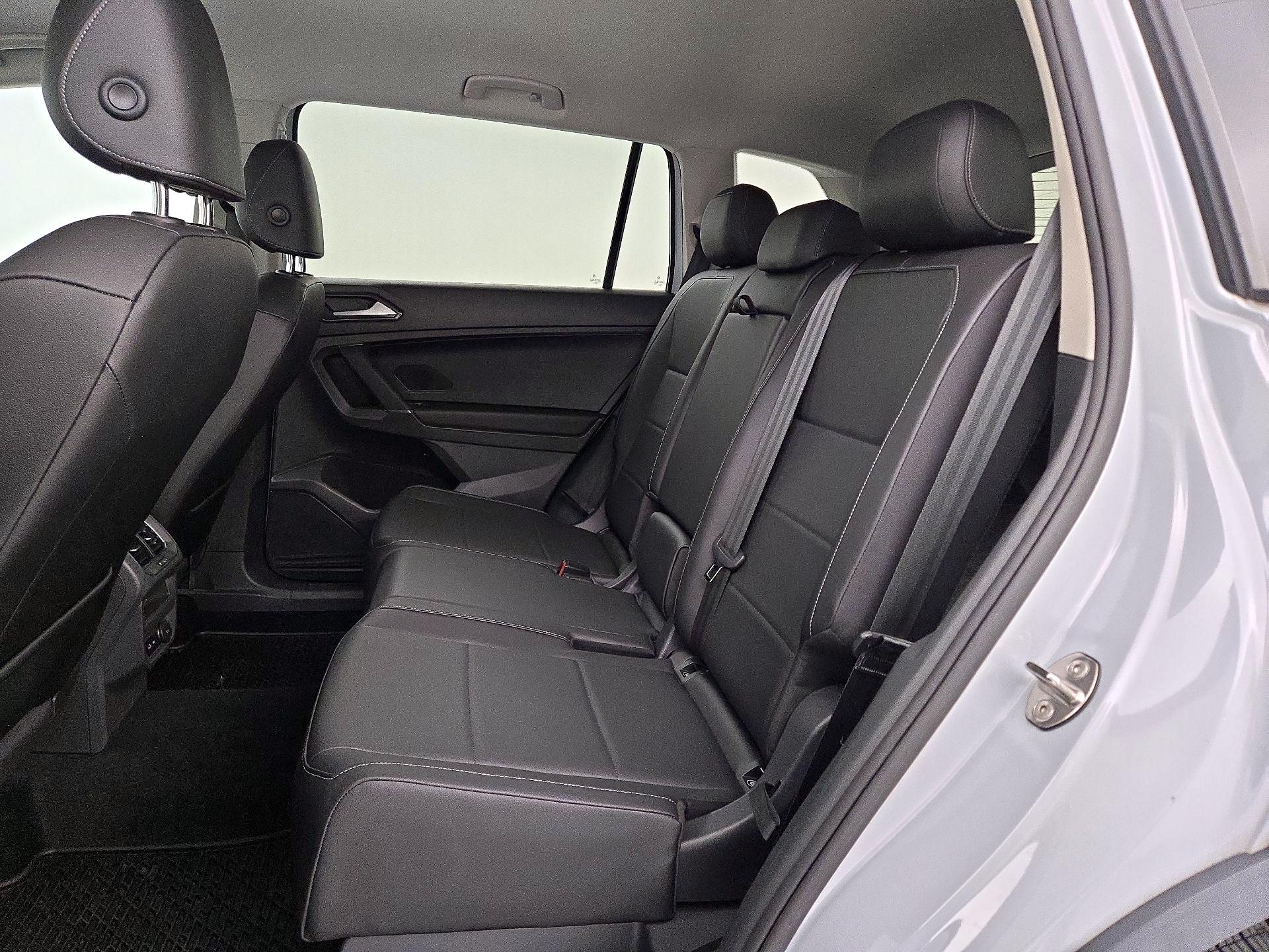 Thumbnail: 2018 Volkswagen Tiguan - 19