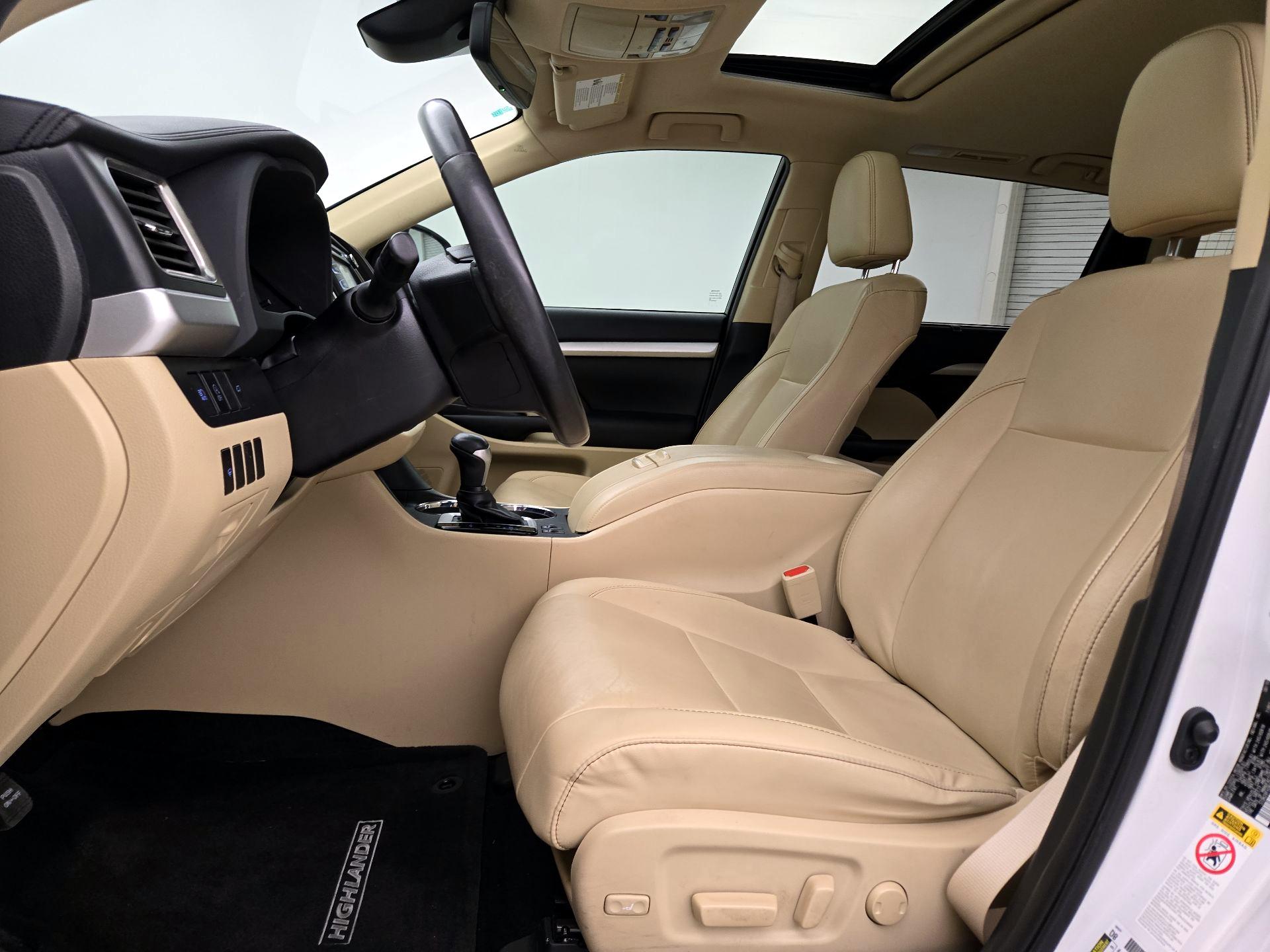 Thumbnail: 2019 Toyota Highlander - 11