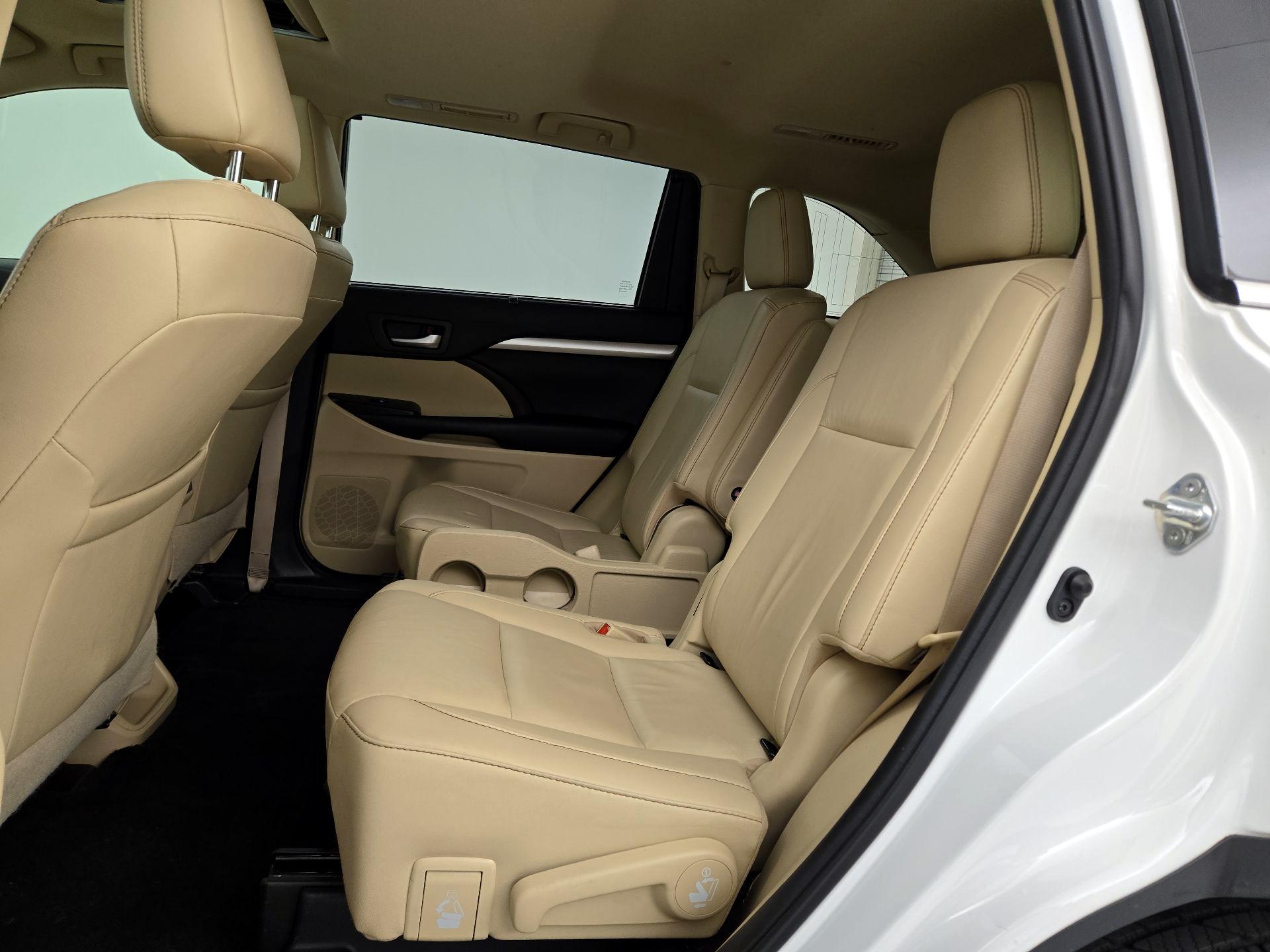 Thumbnail: 2019 Toyota Highlander - 20