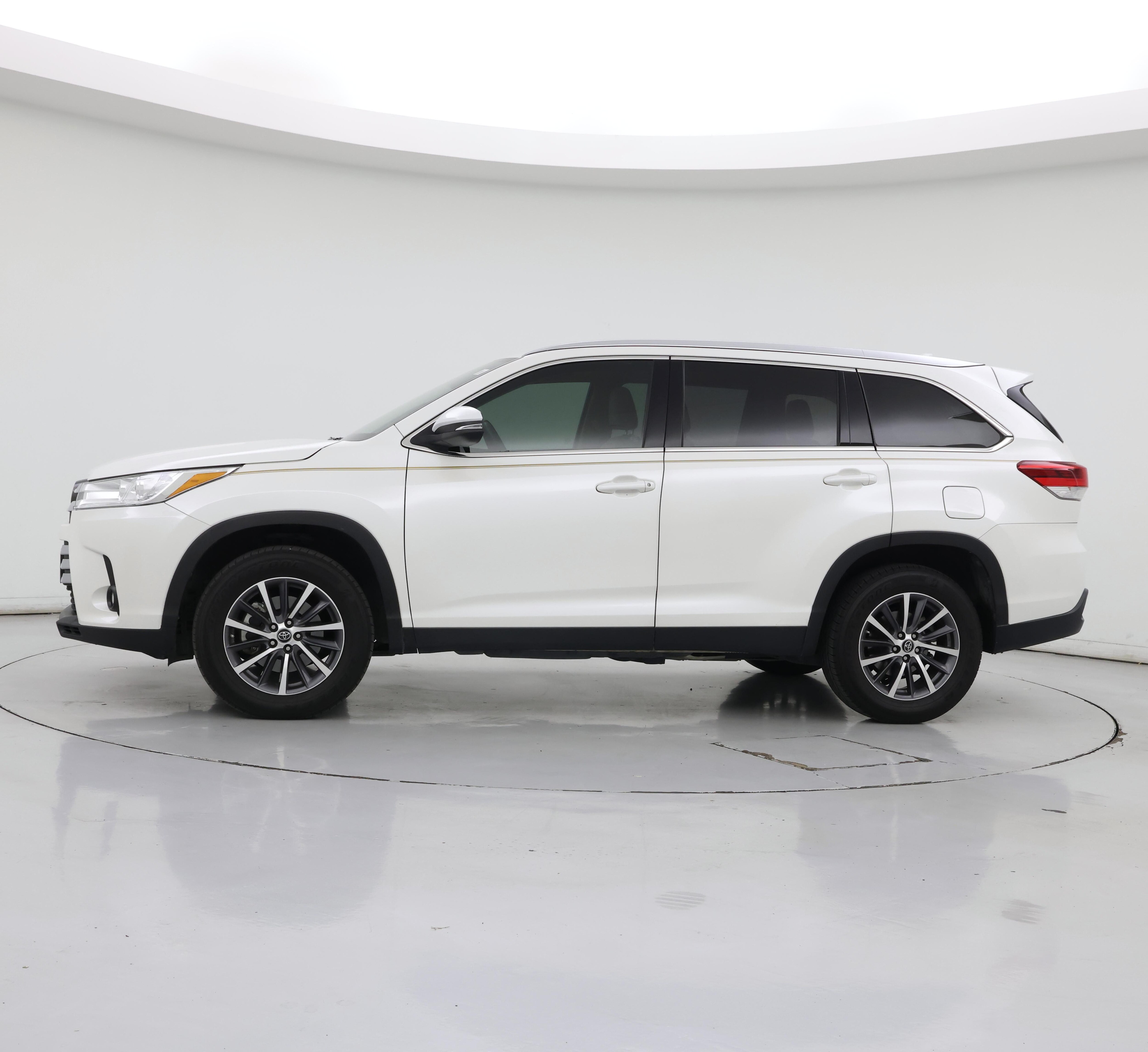 Thumbnail: 2019 Toyota Highlander - 3