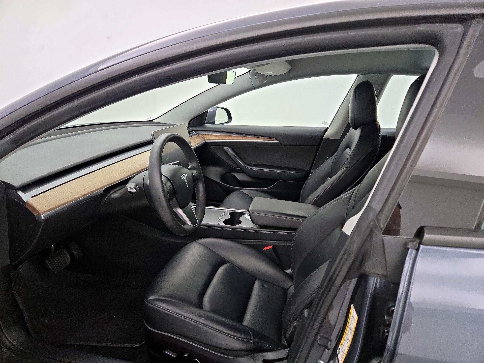 Thumbnail: 2022 Tesla Model 3 - 11