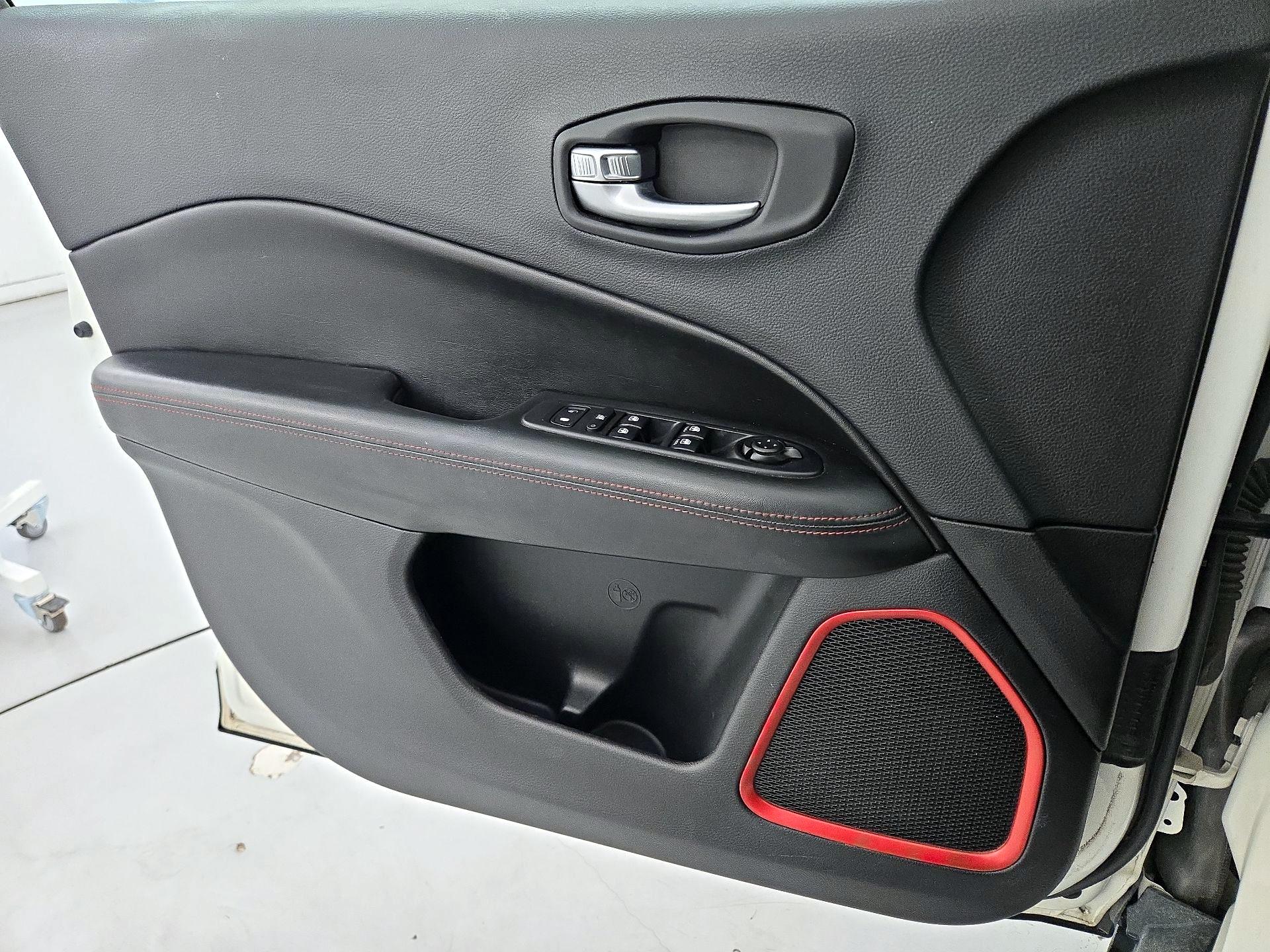 Thumbnail: 2019 Jeep Compass - 12