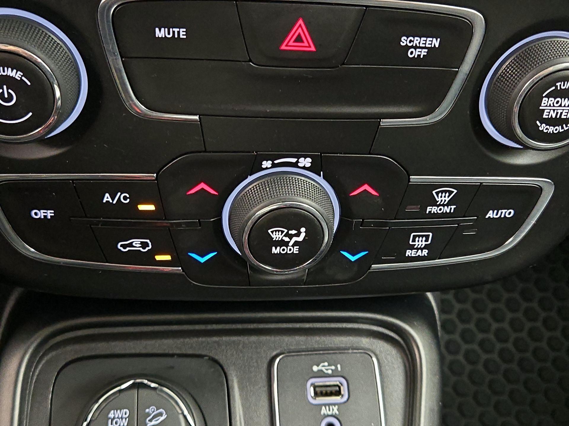 Thumbnail: 2019 Jeep Compass - 16