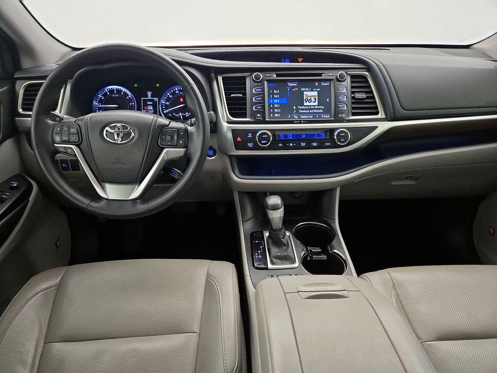 Thumbnail: 2015 Toyota Highlander - 9