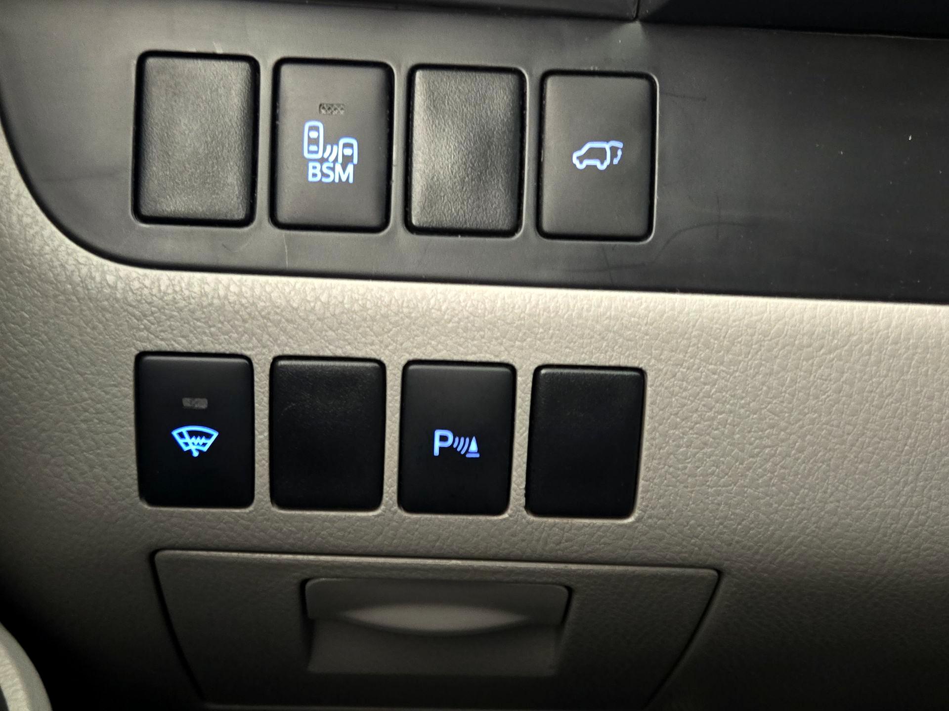 Thumbnail: 2015 Toyota Highlander - 13