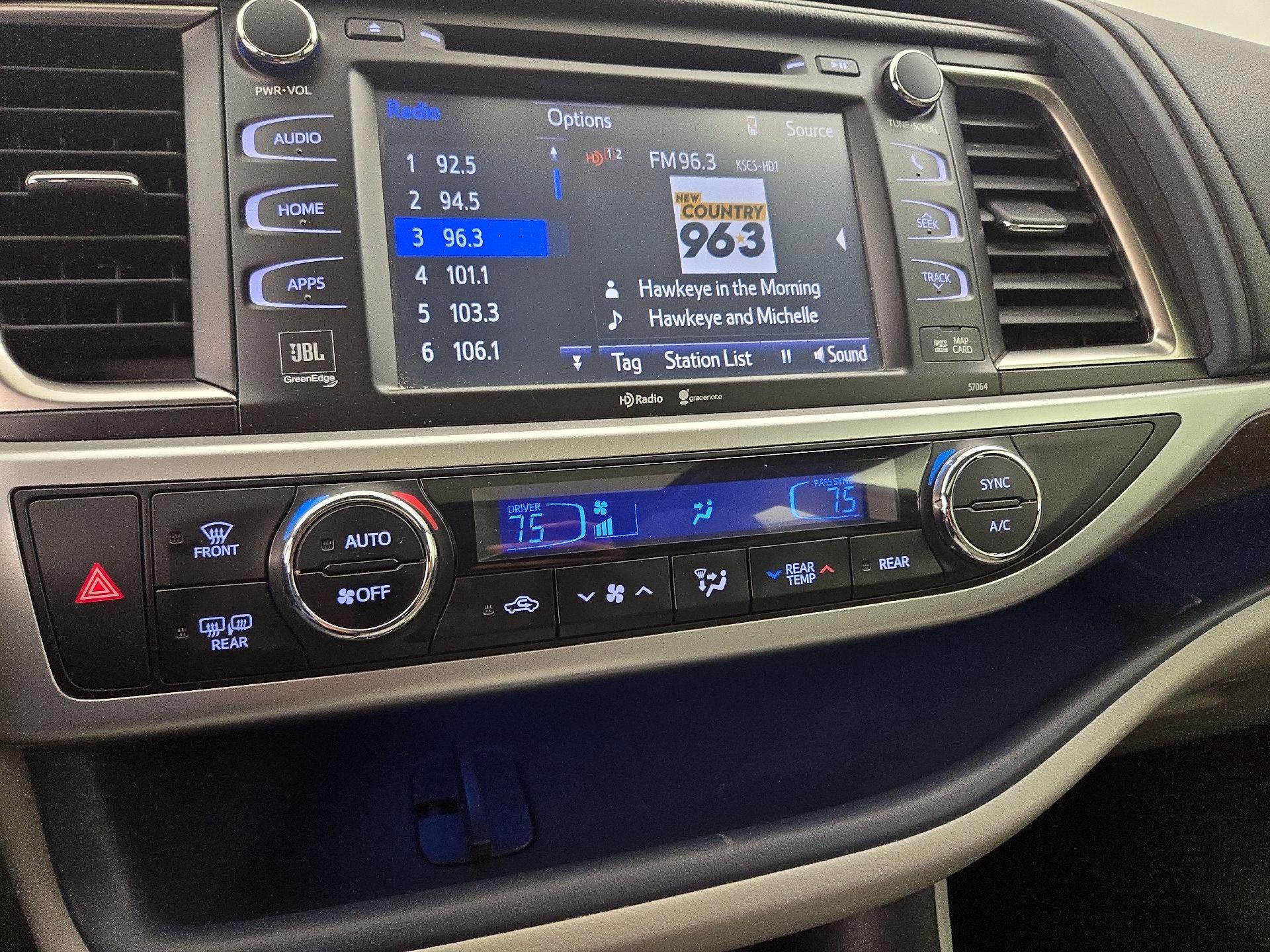 Thumbnail: 2015 Toyota Highlander - 16