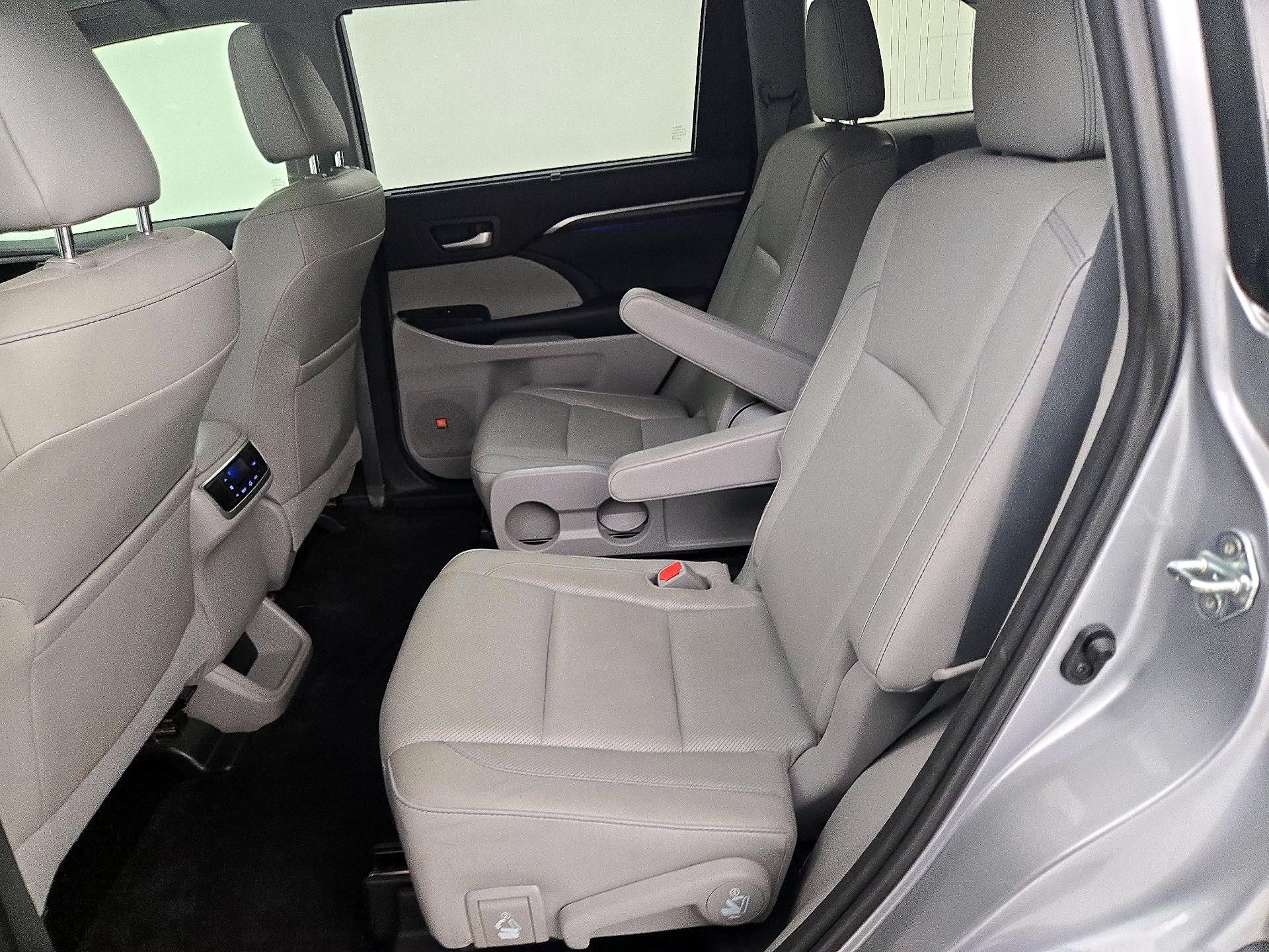 Thumbnail: 2015 Toyota Highlander - 20