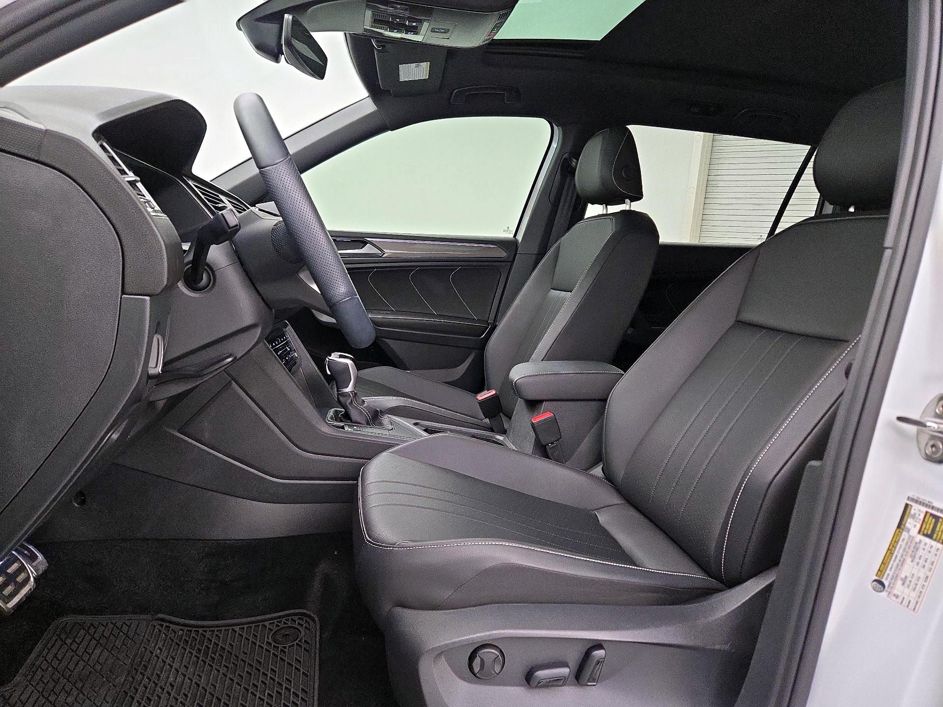 Thumbnail: 2023 Volkswagen Tiguan - 11