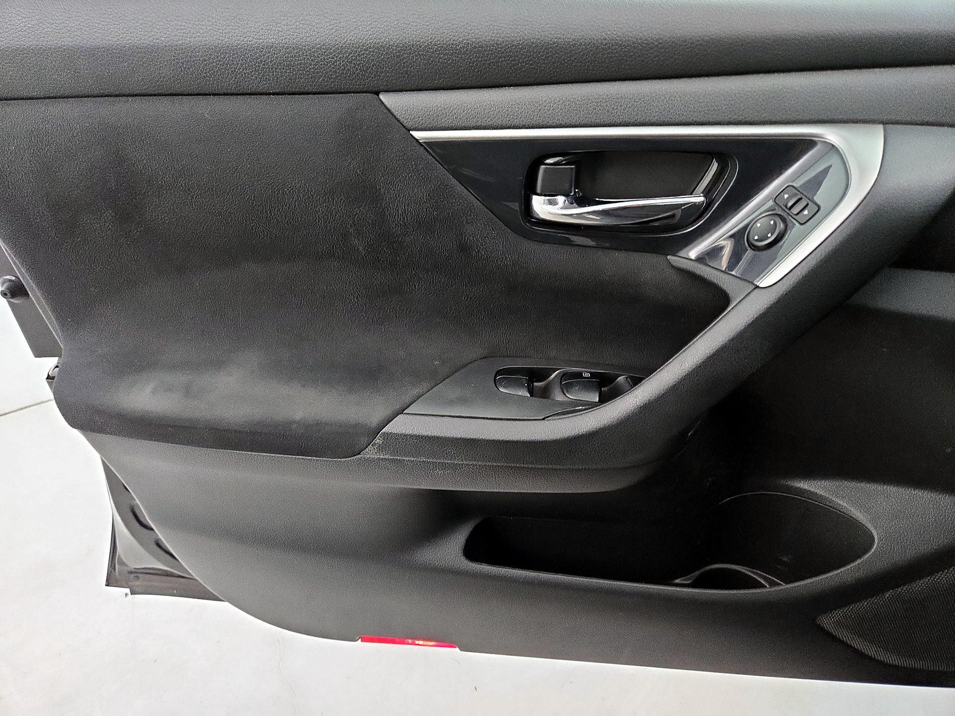 Thumbnail: 2014 Nissan Altima - 12