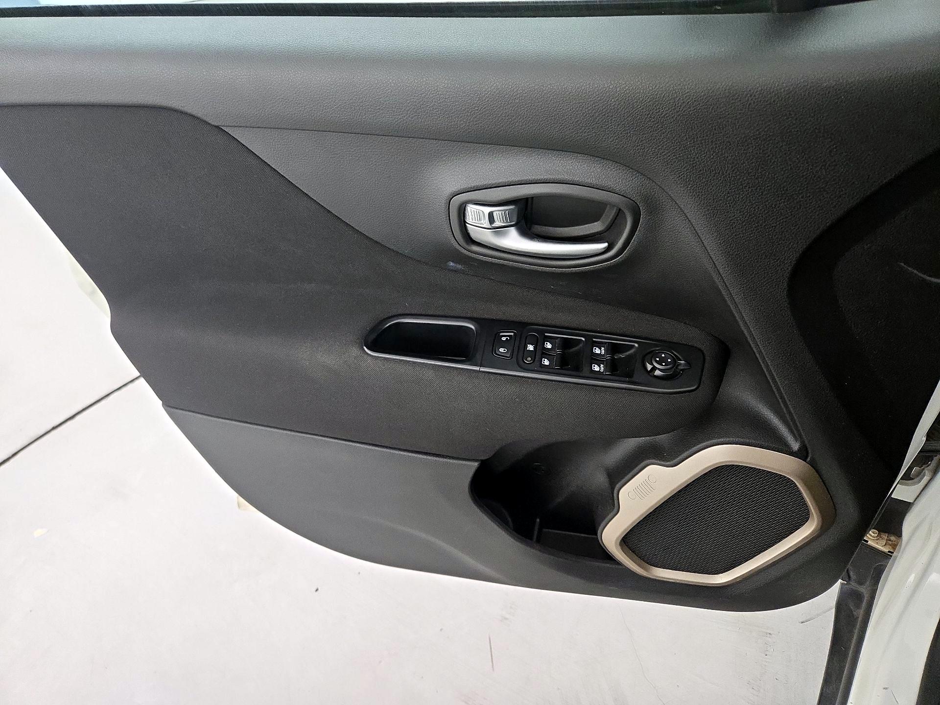 Thumbnail: 2015 Jeep Renegade - 12