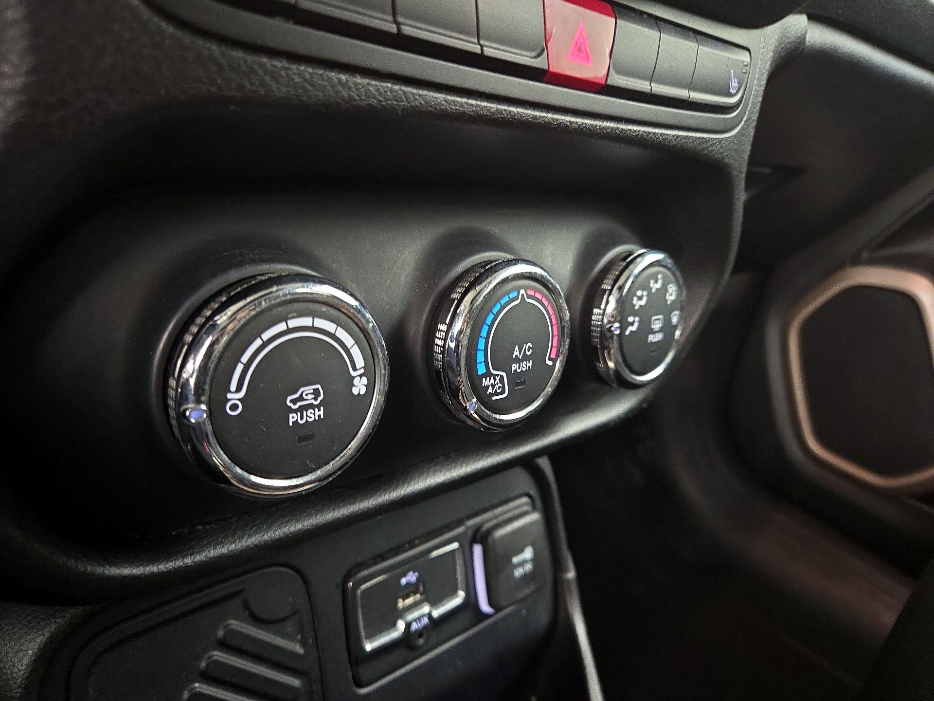 Thumbnail: 2015 Jeep Renegade - 16