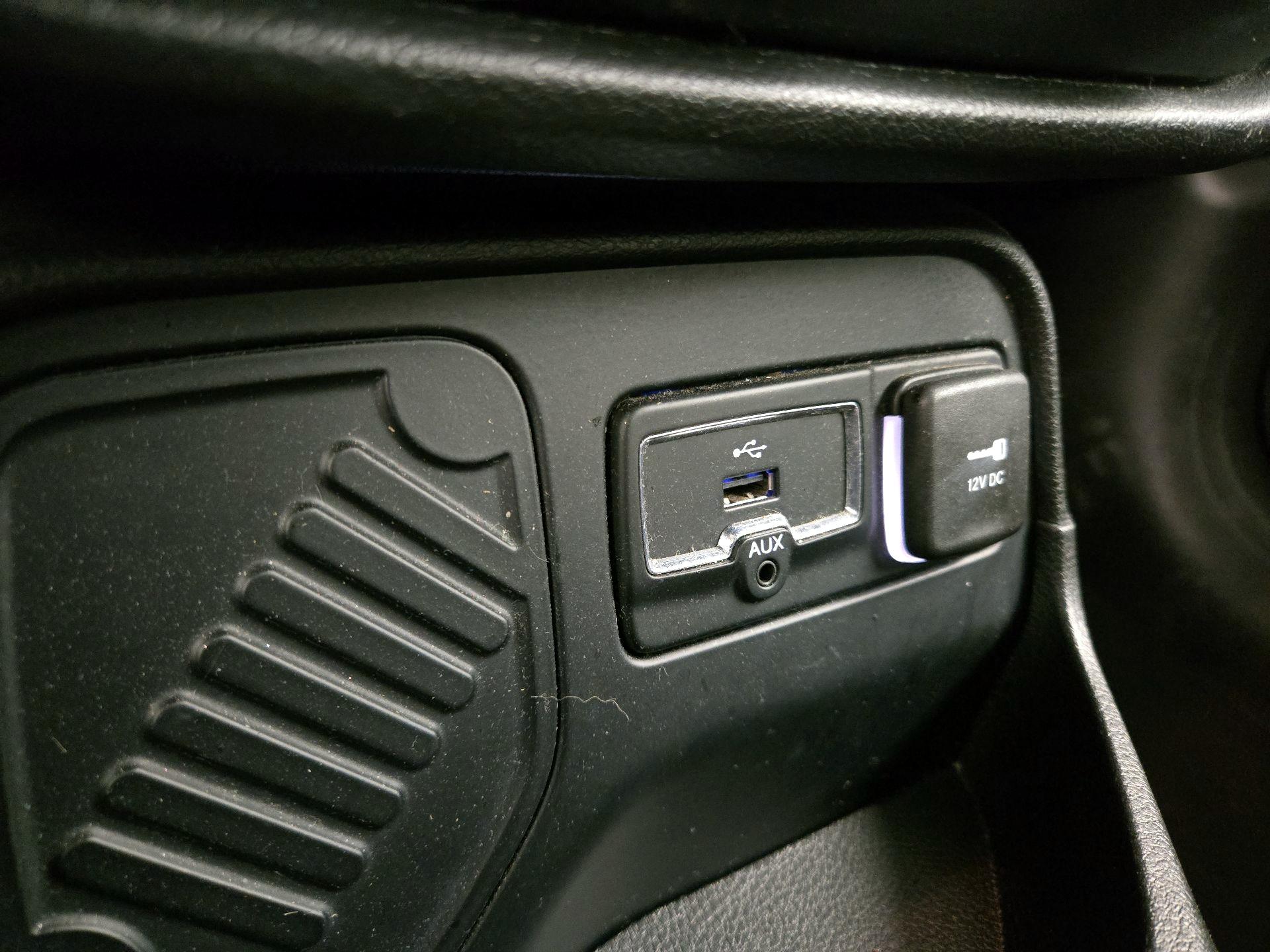 Thumbnail: 2015 Jeep Renegade - 18