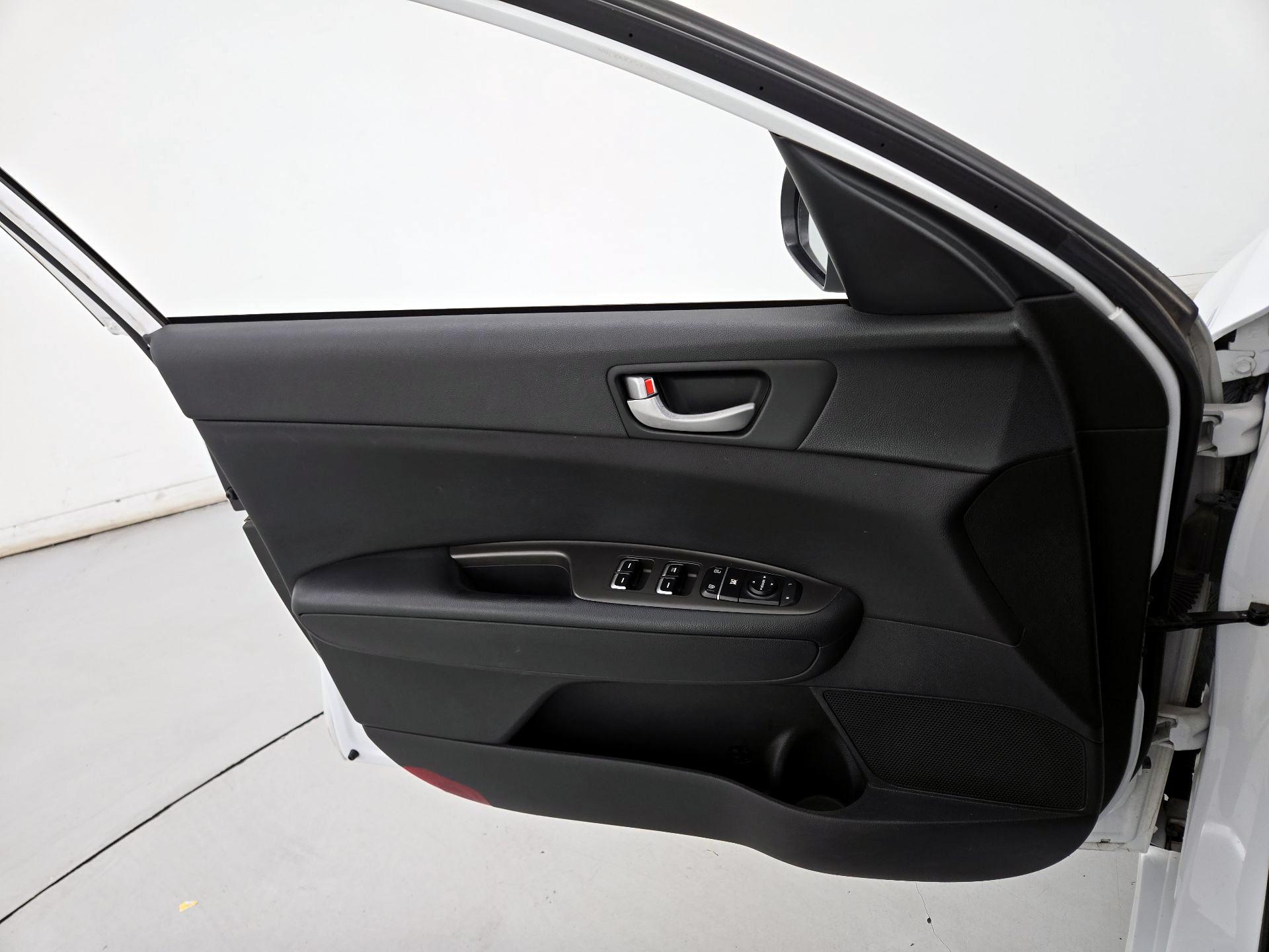 Thumbnail: 2020 Kia Optima - 12