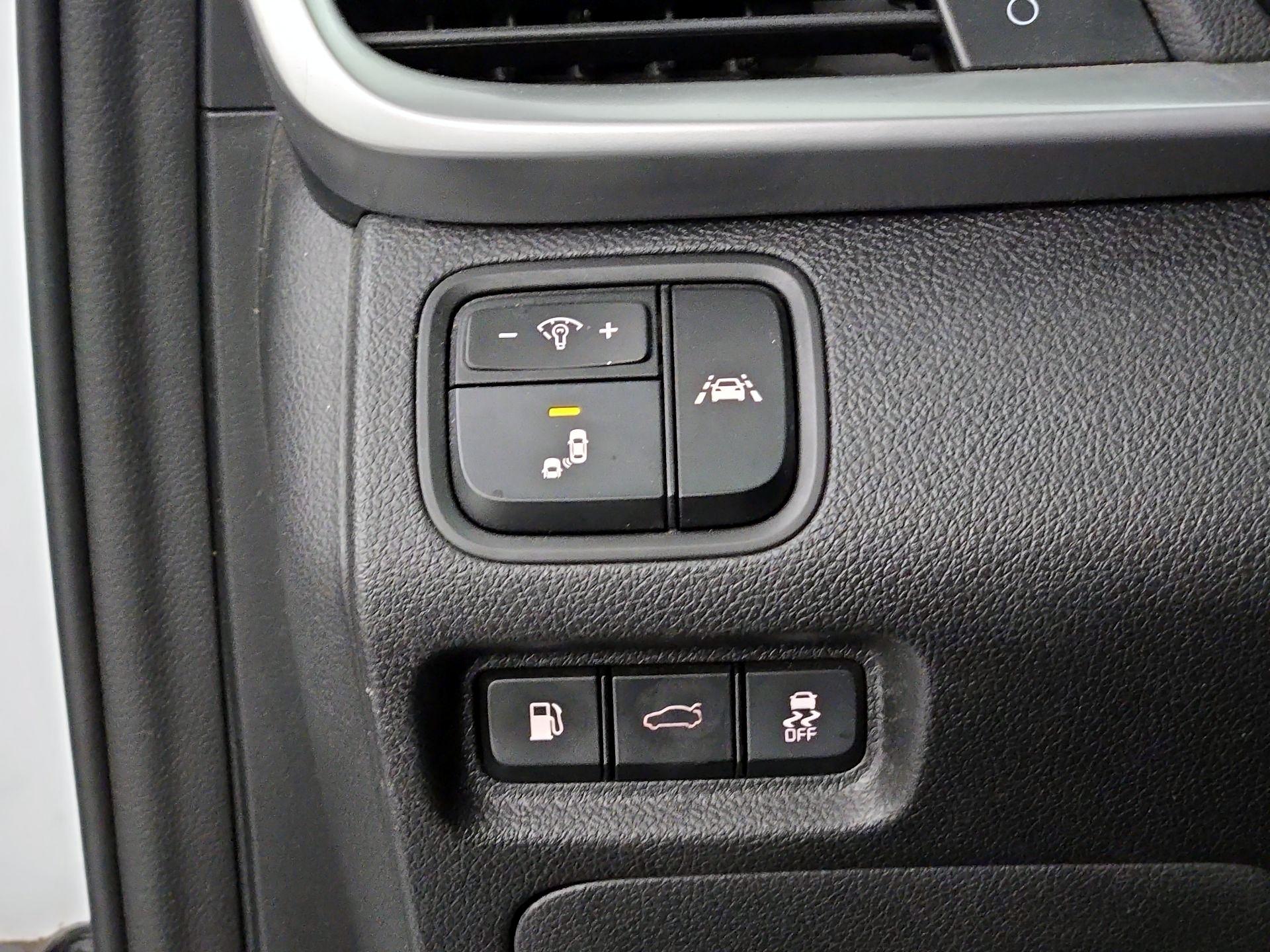 Thumbnail: 2020 Kia Optima - 13