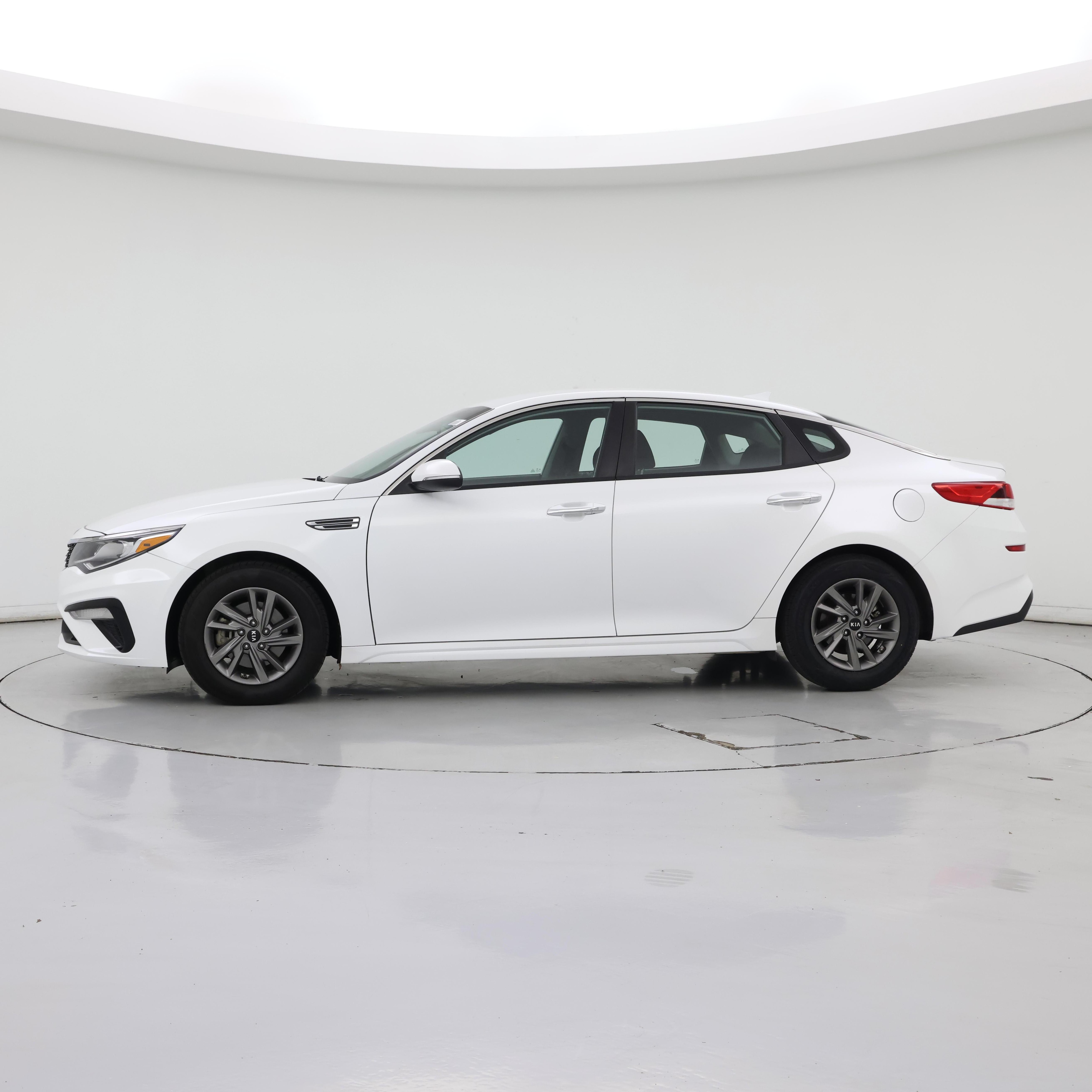 Thumbnail: 2020 Kia Optima - 3