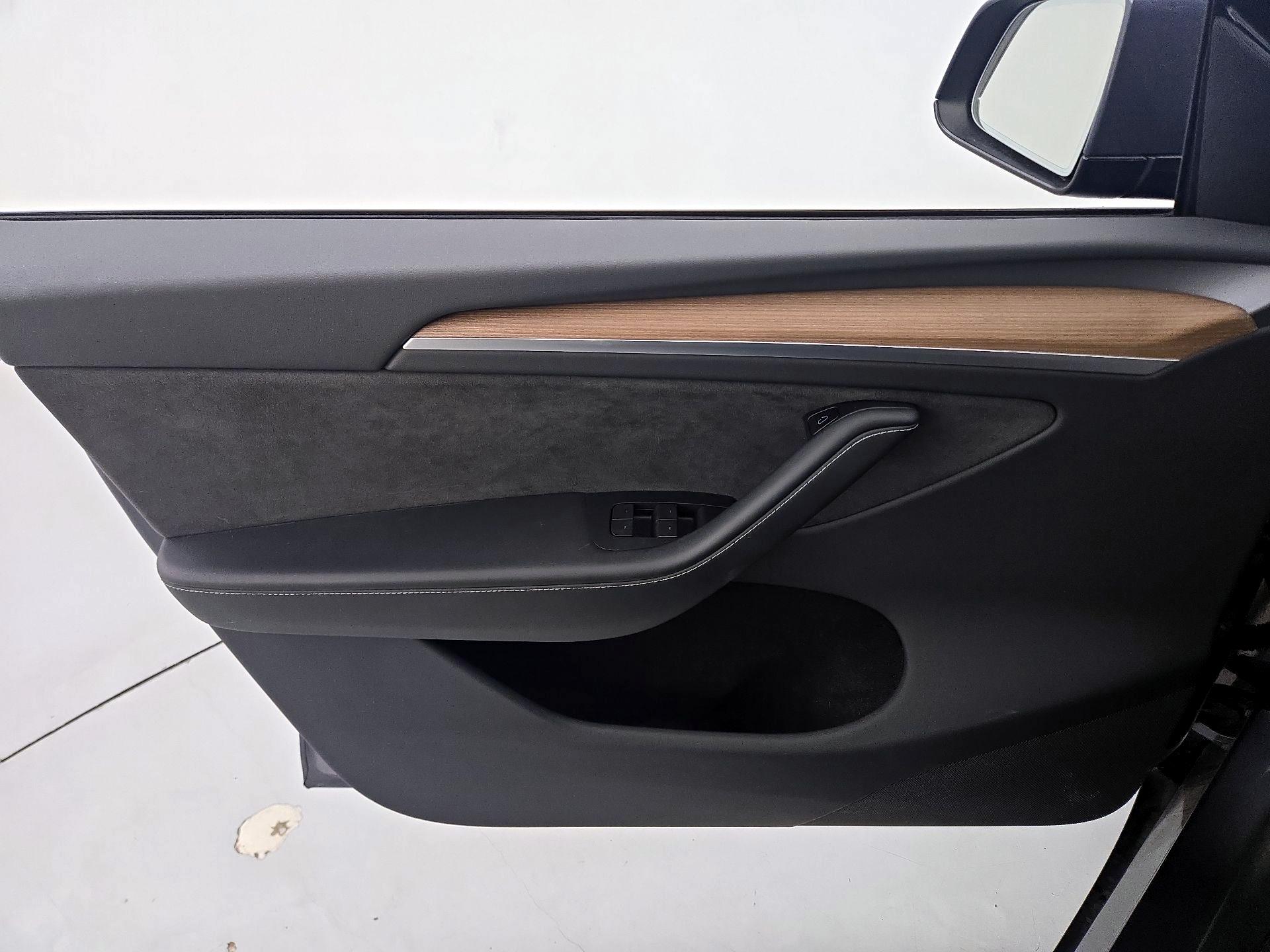 Thumbnail: 2023 Tesla Model Y - 12