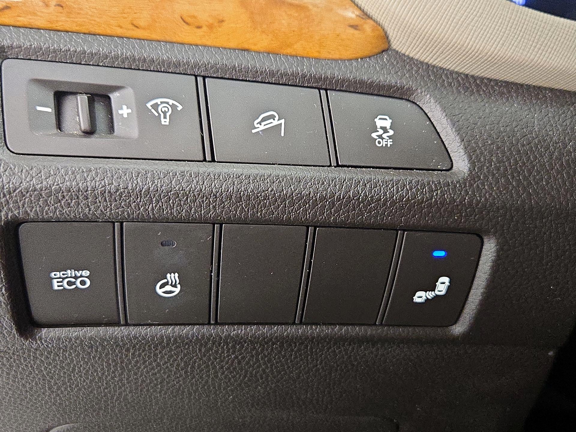 Thumbnail: 2015 Hyundai Santa Fe - 13