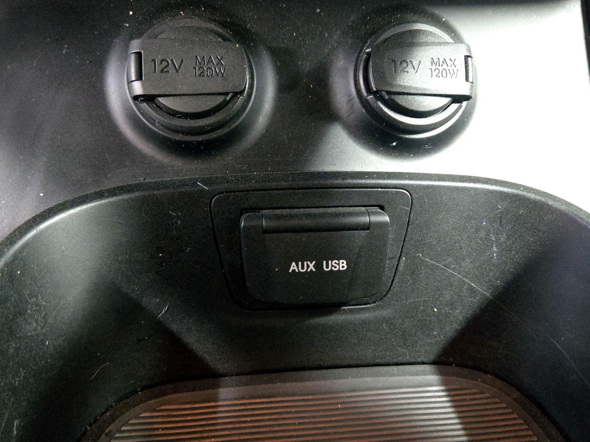 Thumbnail: 2015 Hyundai Santa Fe - 19