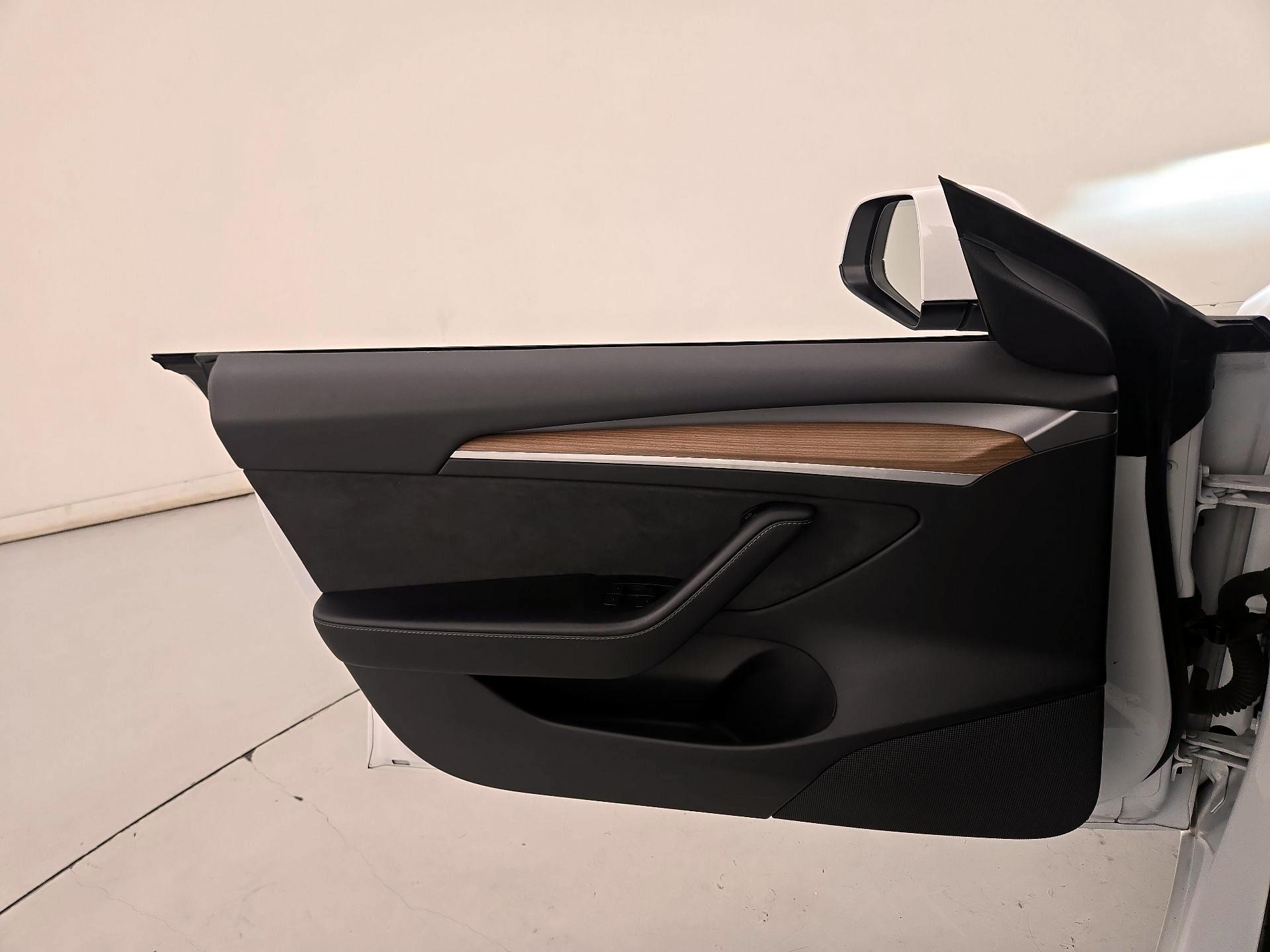 Thumbnail: 2022 Tesla Model 3 - 12