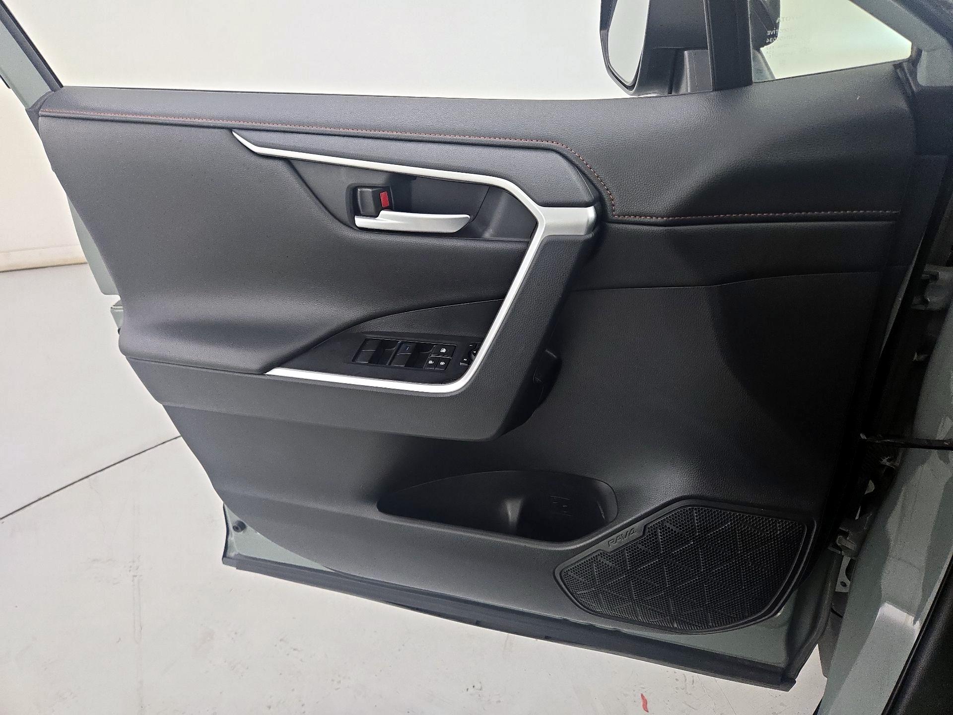 Thumbnail: 2019 Toyota RAV4 - 12