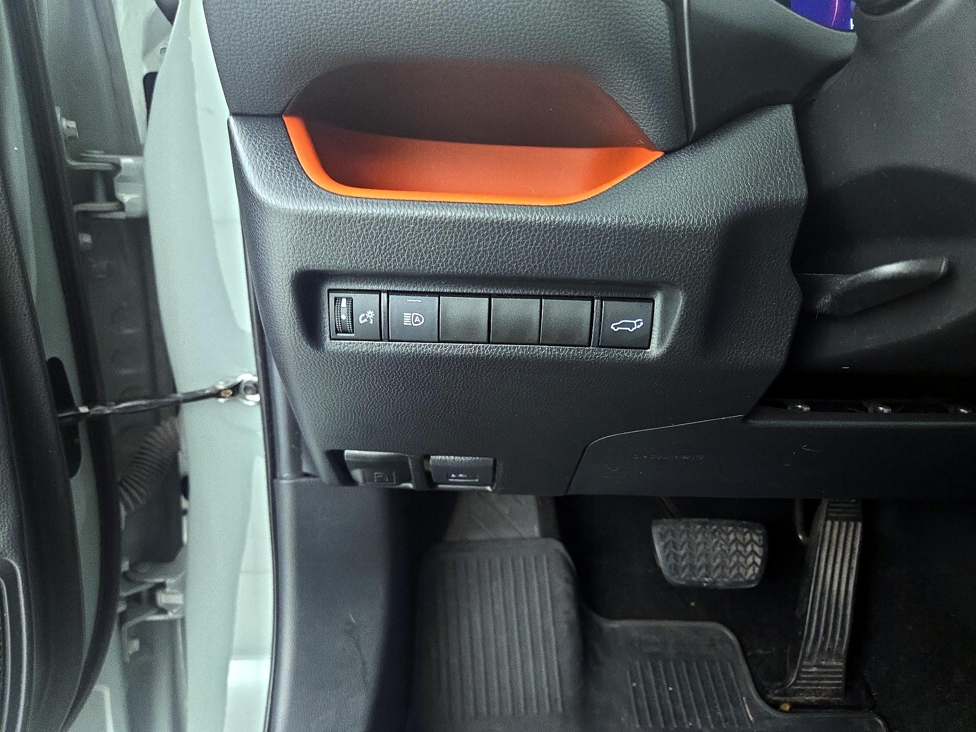 Thumbnail: 2019 Toyota RAV4 - 13