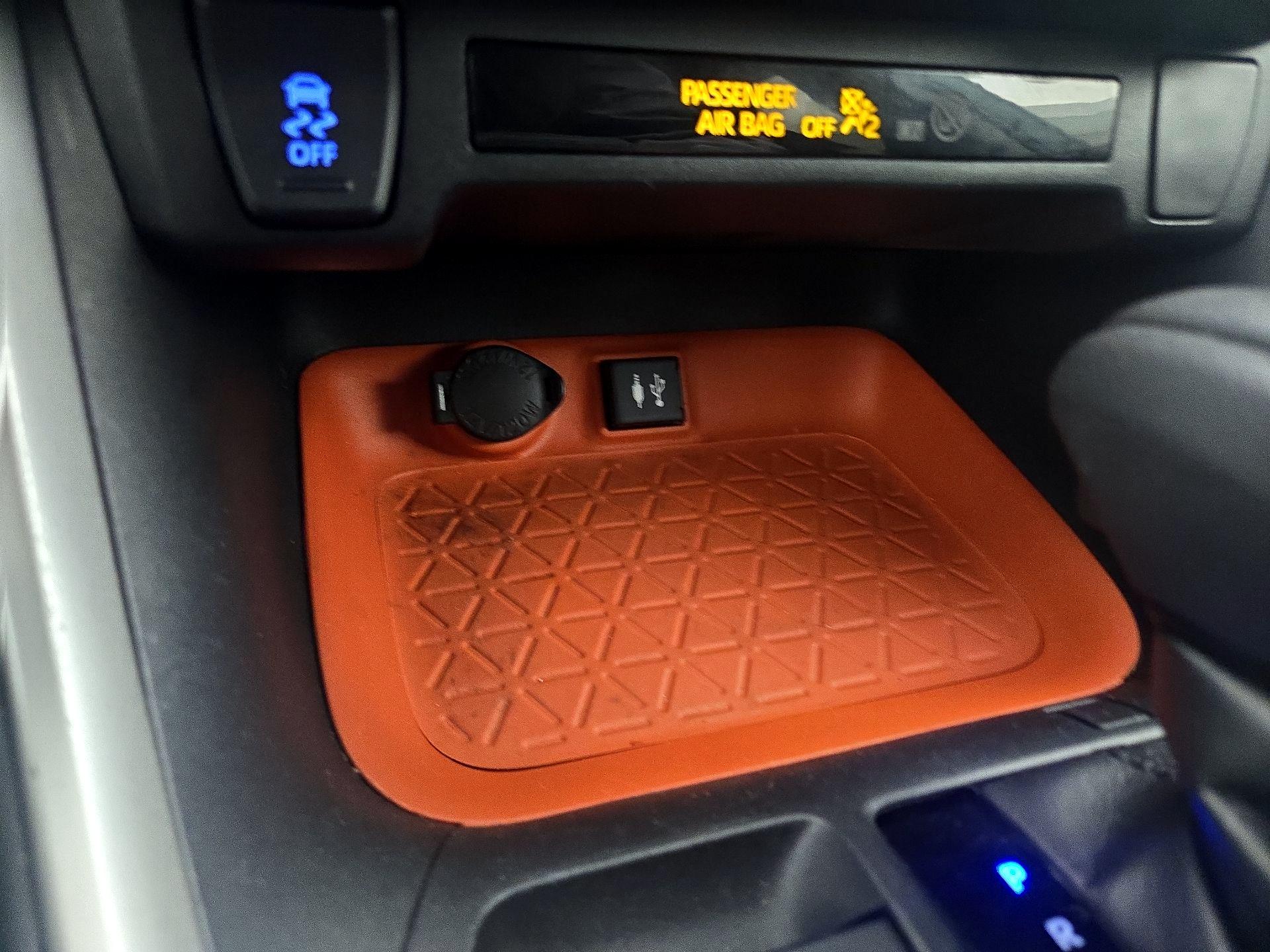 Thumbnail: 2019 Toyota RAV4 - 18