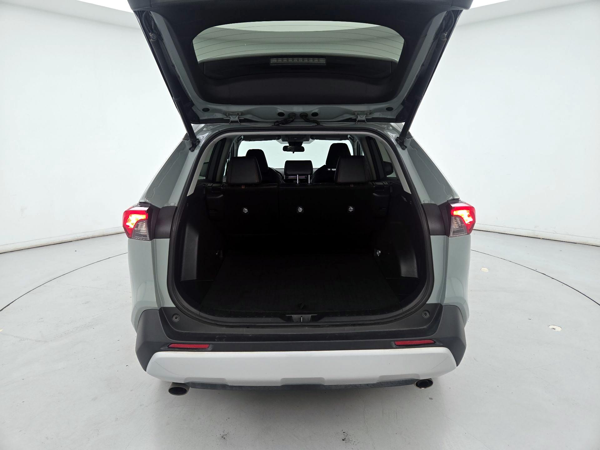 Thumbnail: 2019 Toyota RAV4 - 20