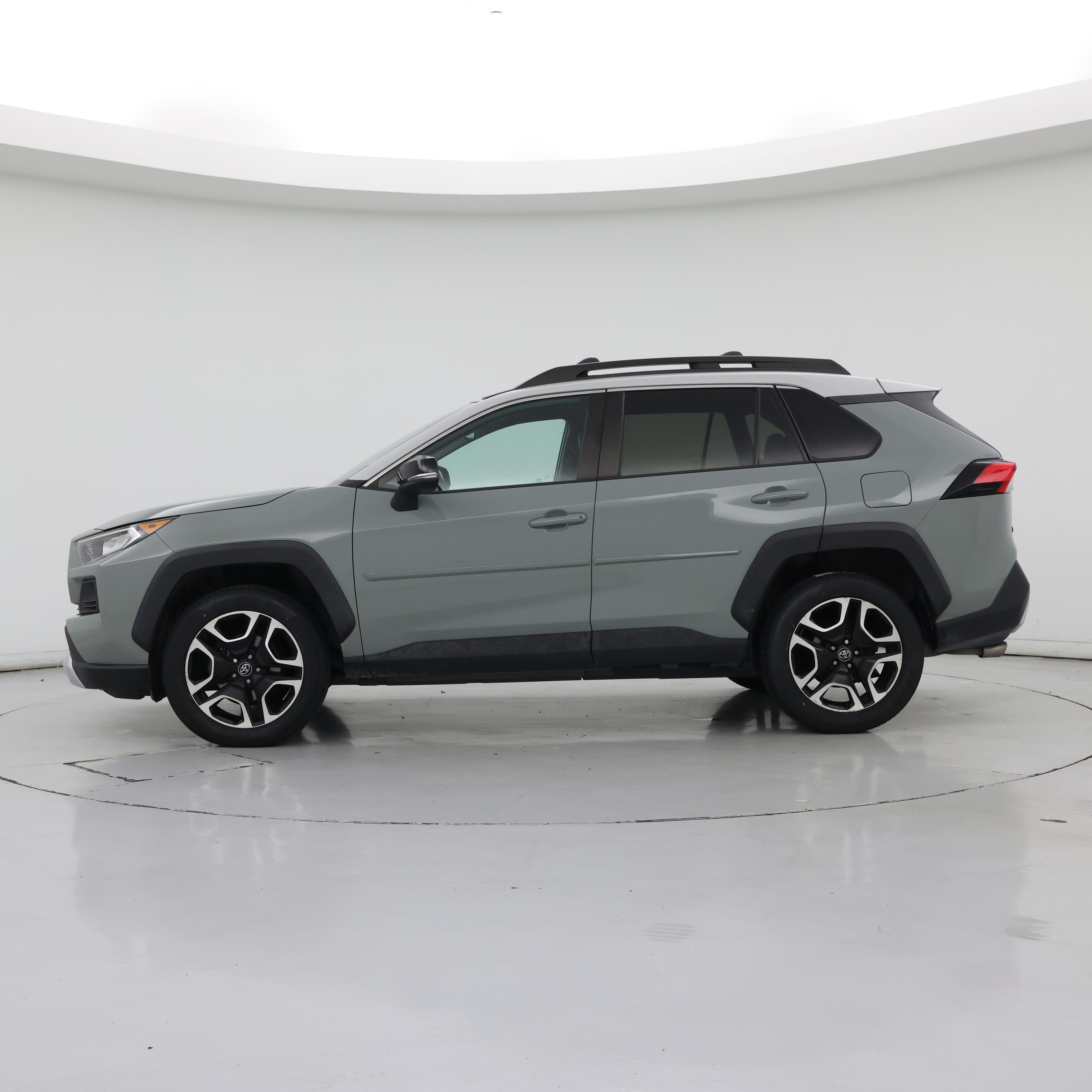 Thumbnail: 2019 Toyota RAV4 - 3