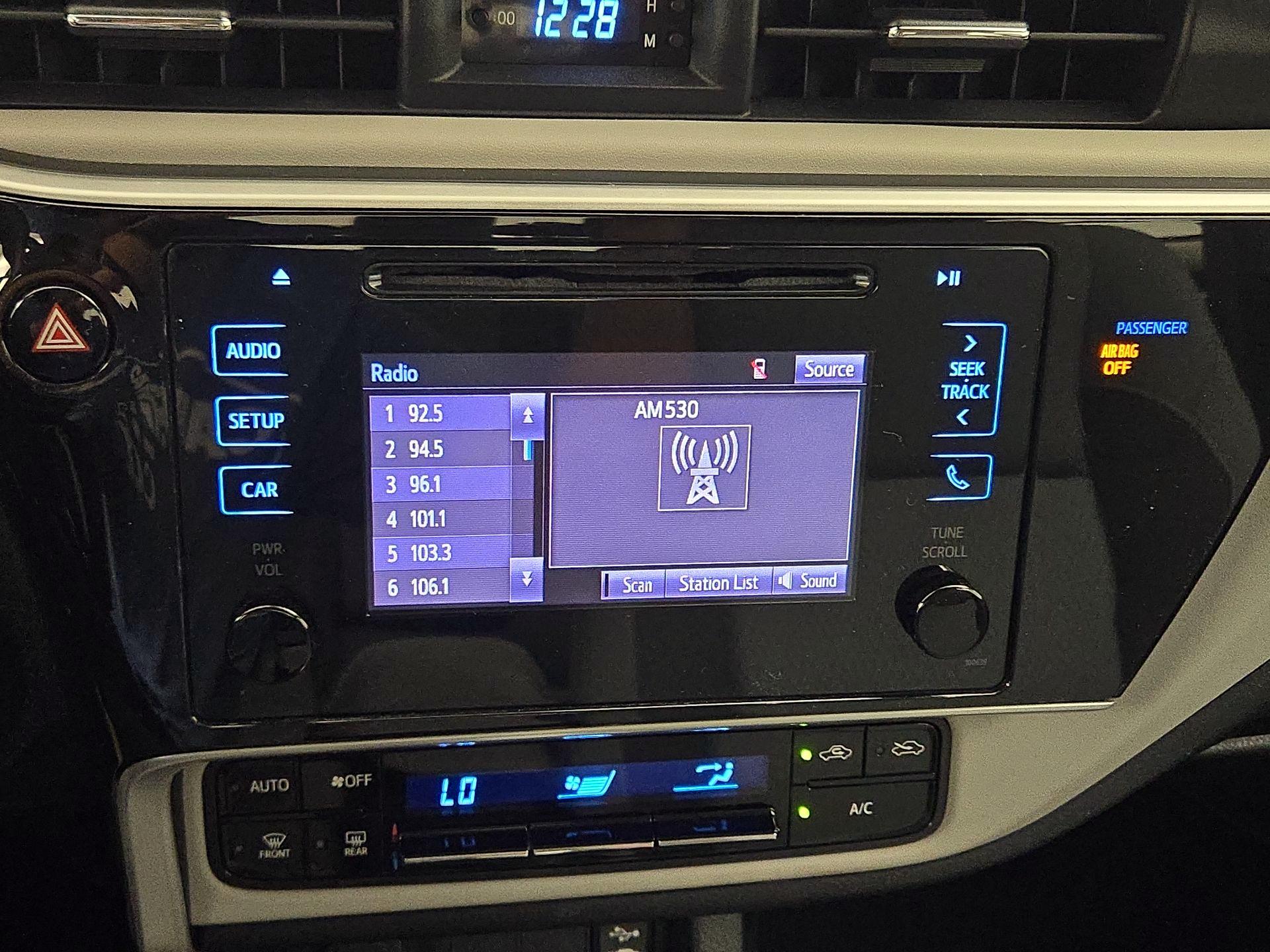 Thumbnail: 2018 Toyota Corolla - 15