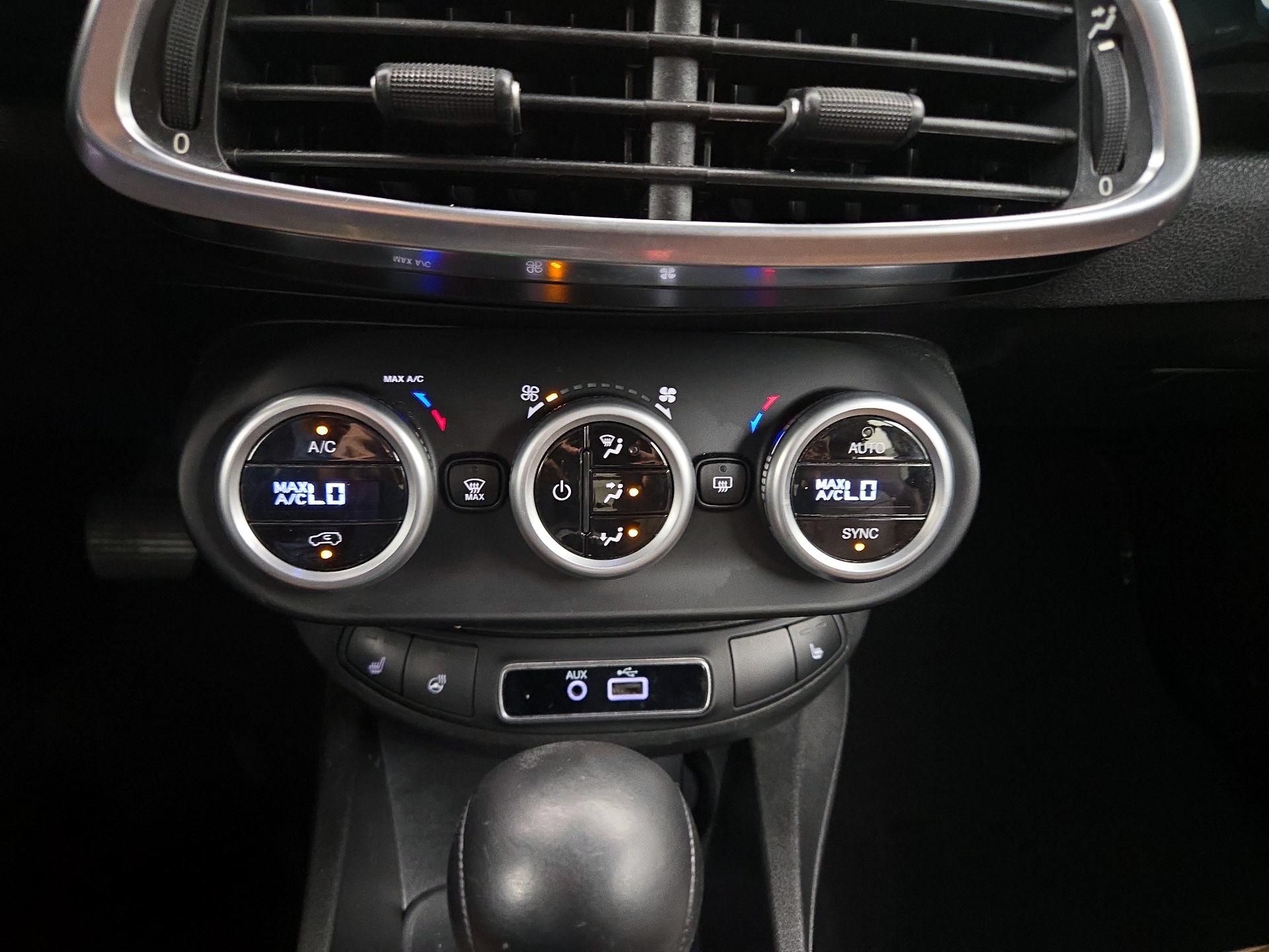 Thumbnail: 2016 Fiat 500X - 17