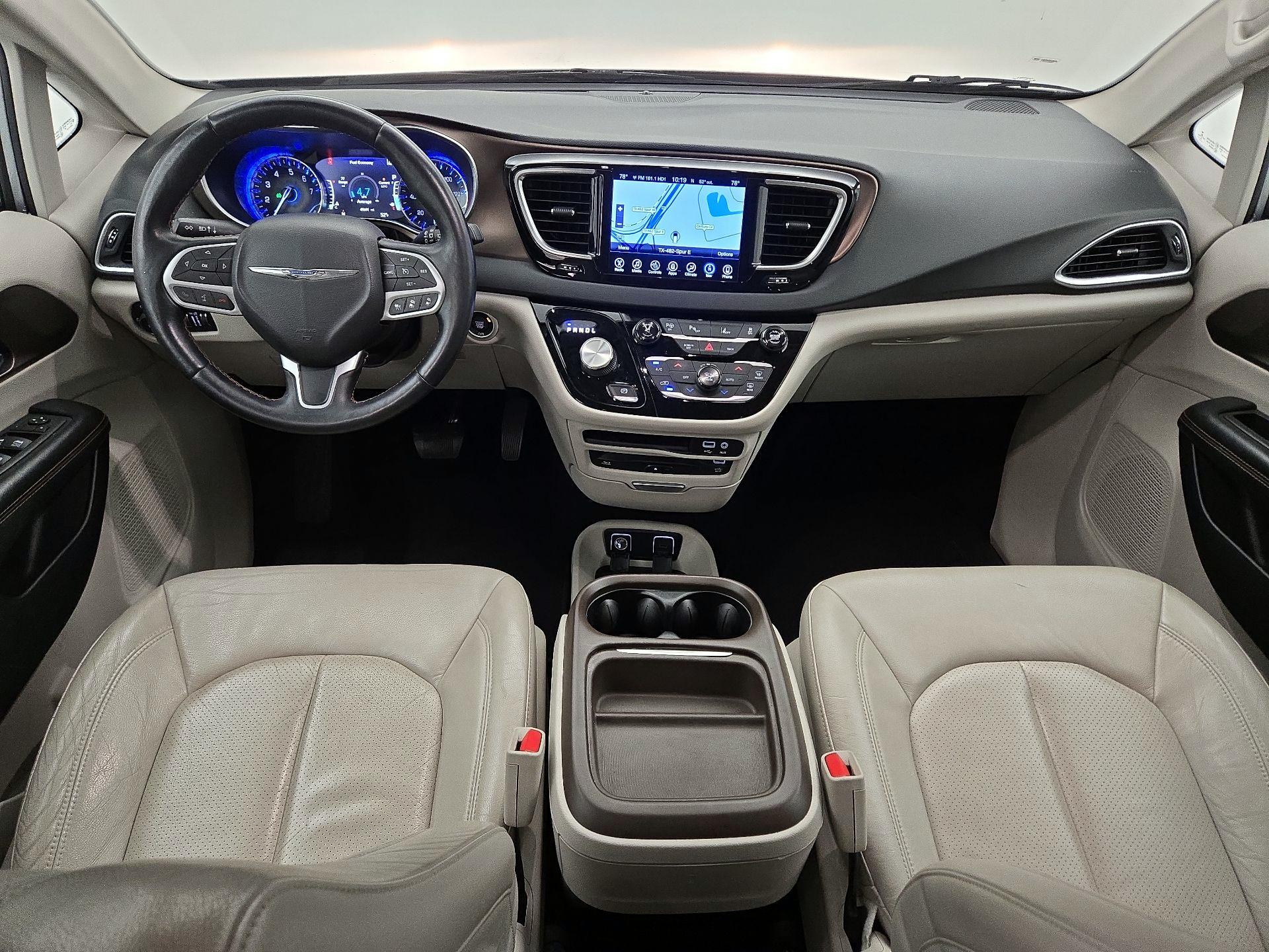 Thumbnail: 2017 Chrysler Pacifica - 9