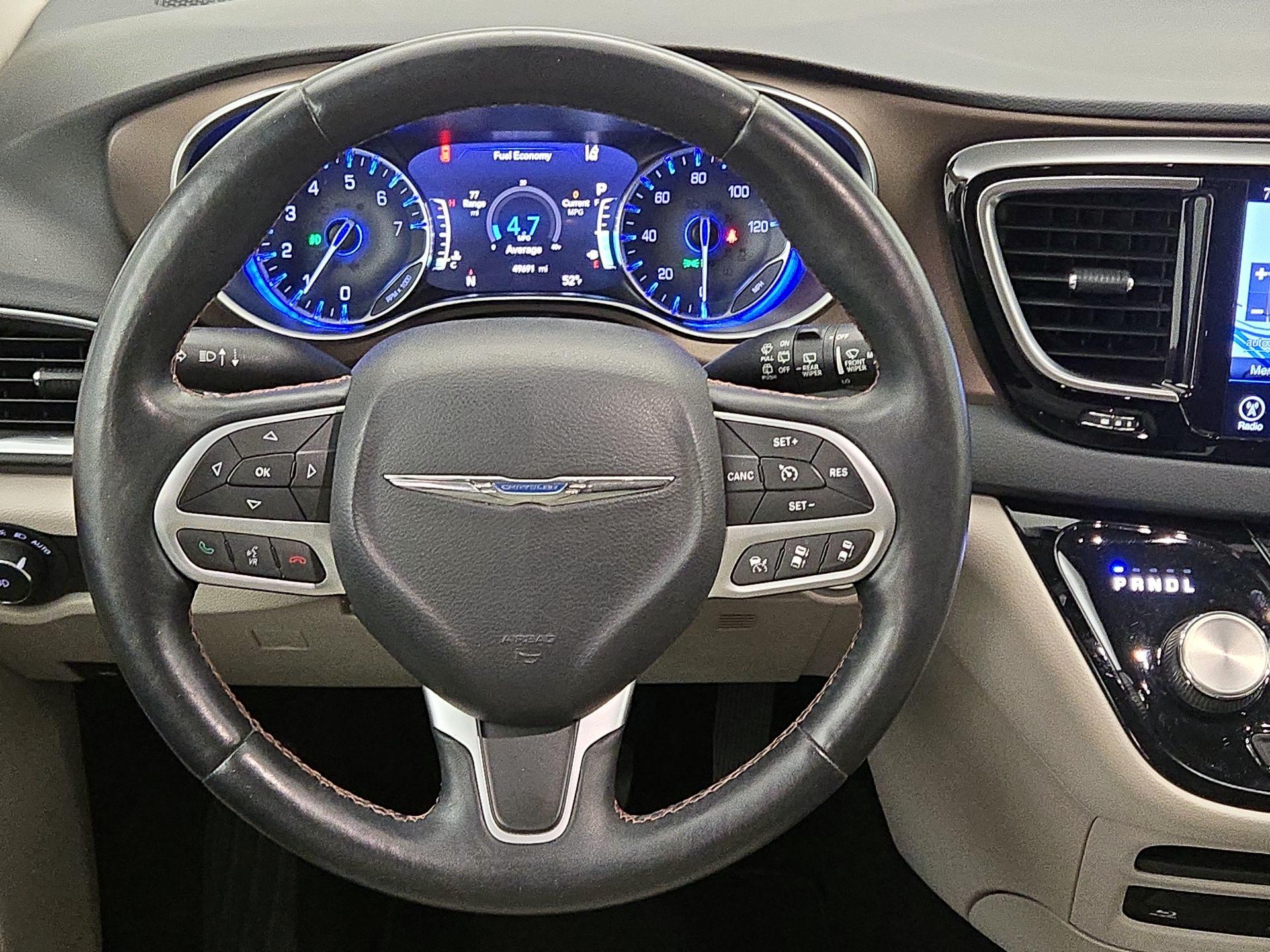 Thumbnail: 2017 Chrysler Pacifica - 10