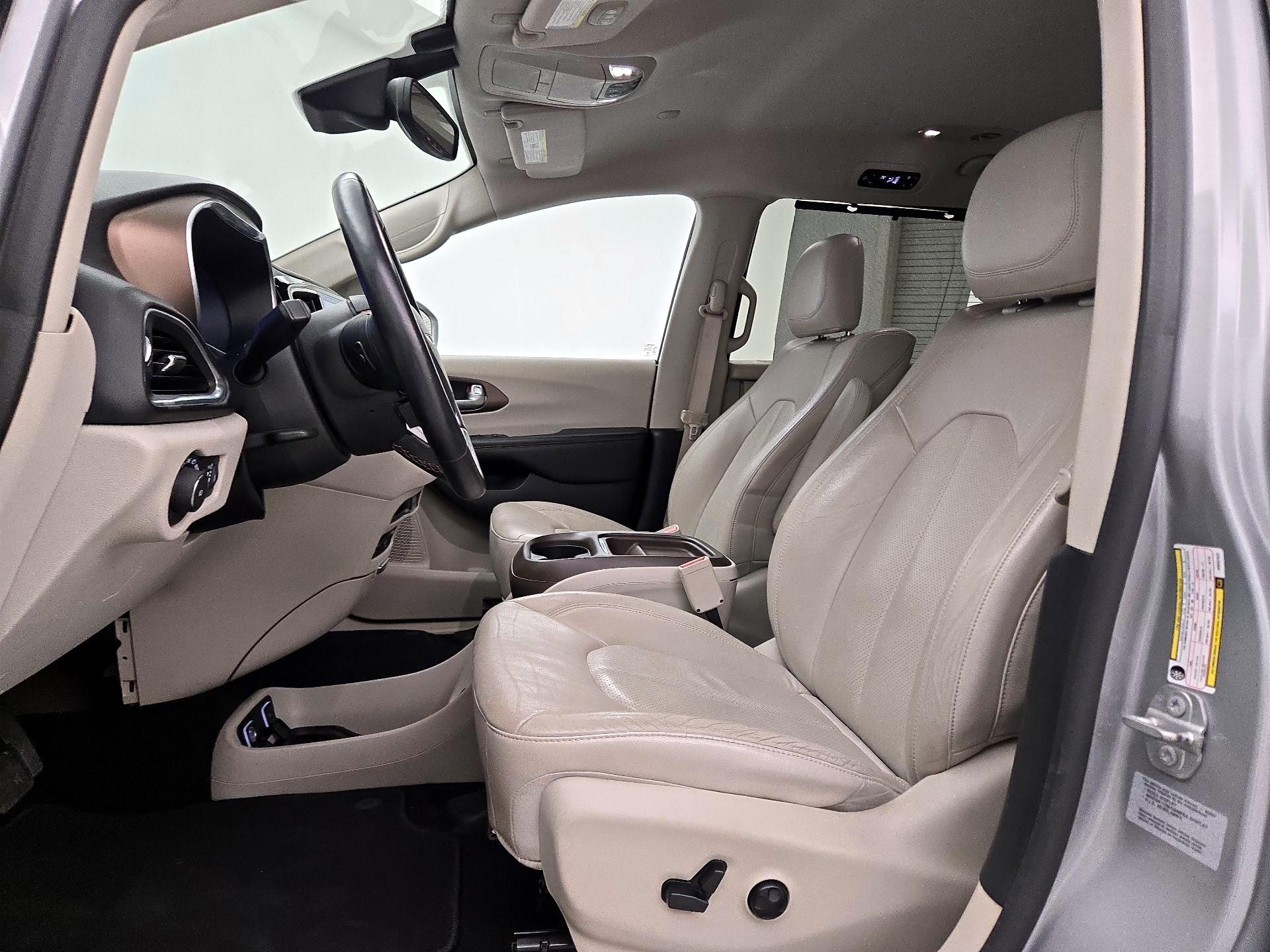 Thumbnail: 2017 Chrysler Pacifica - 11